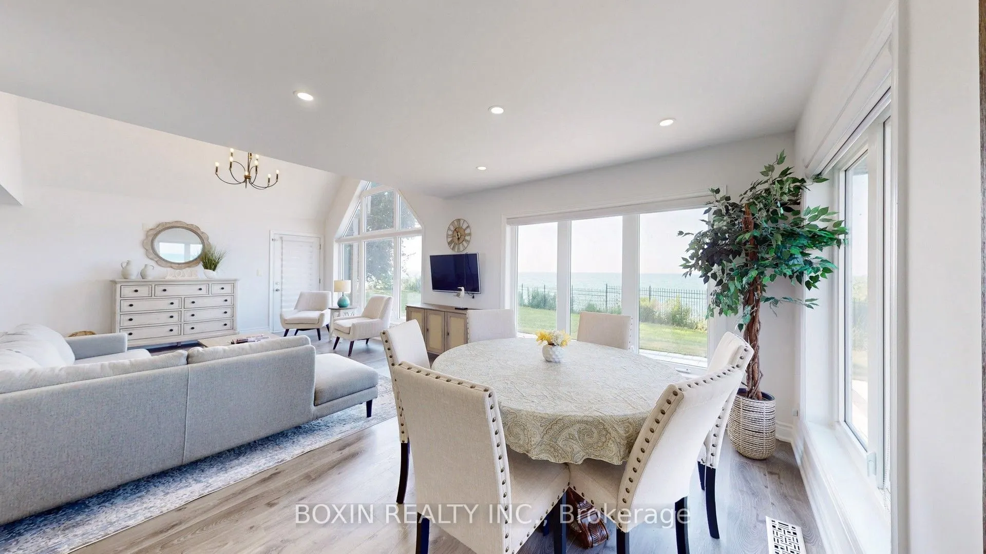4845 North Service Road