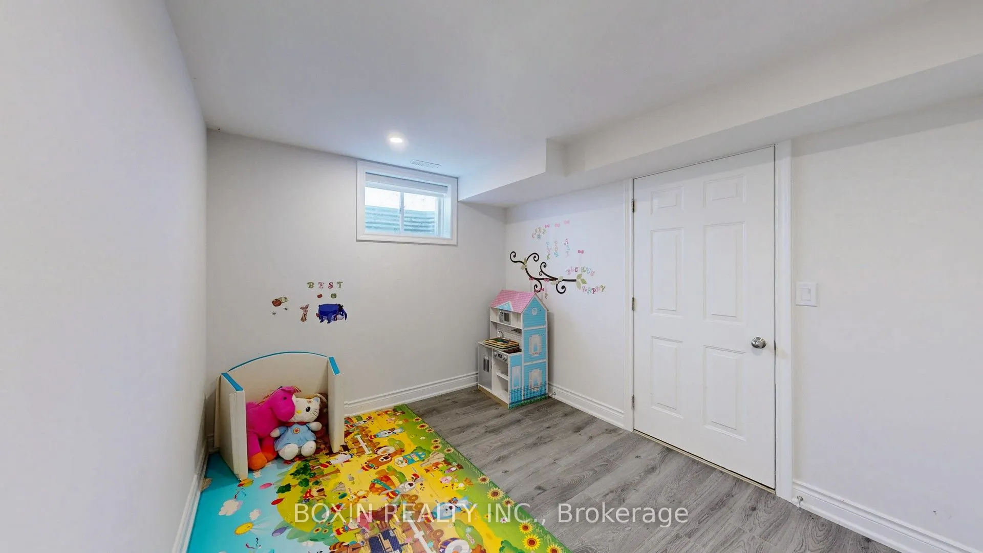 4845 North Service Road