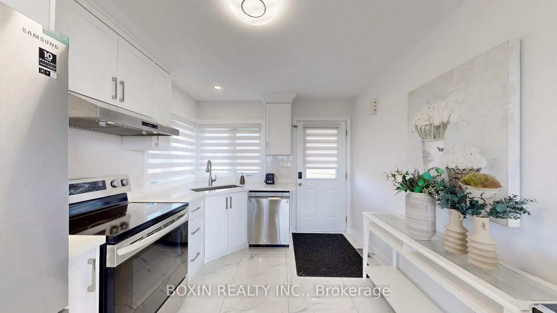 4845 North Service Road
