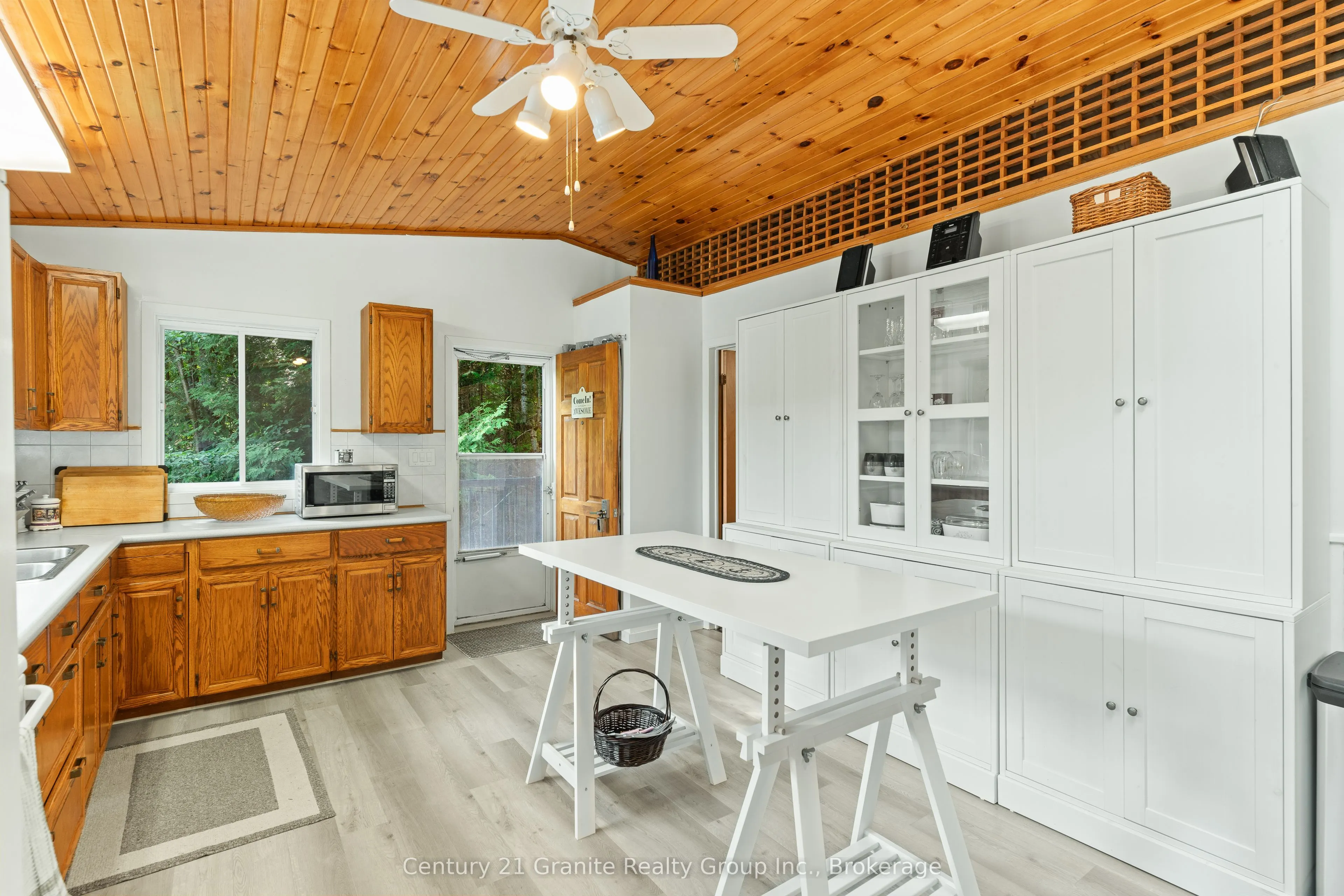 1225 Rowbotham Lane