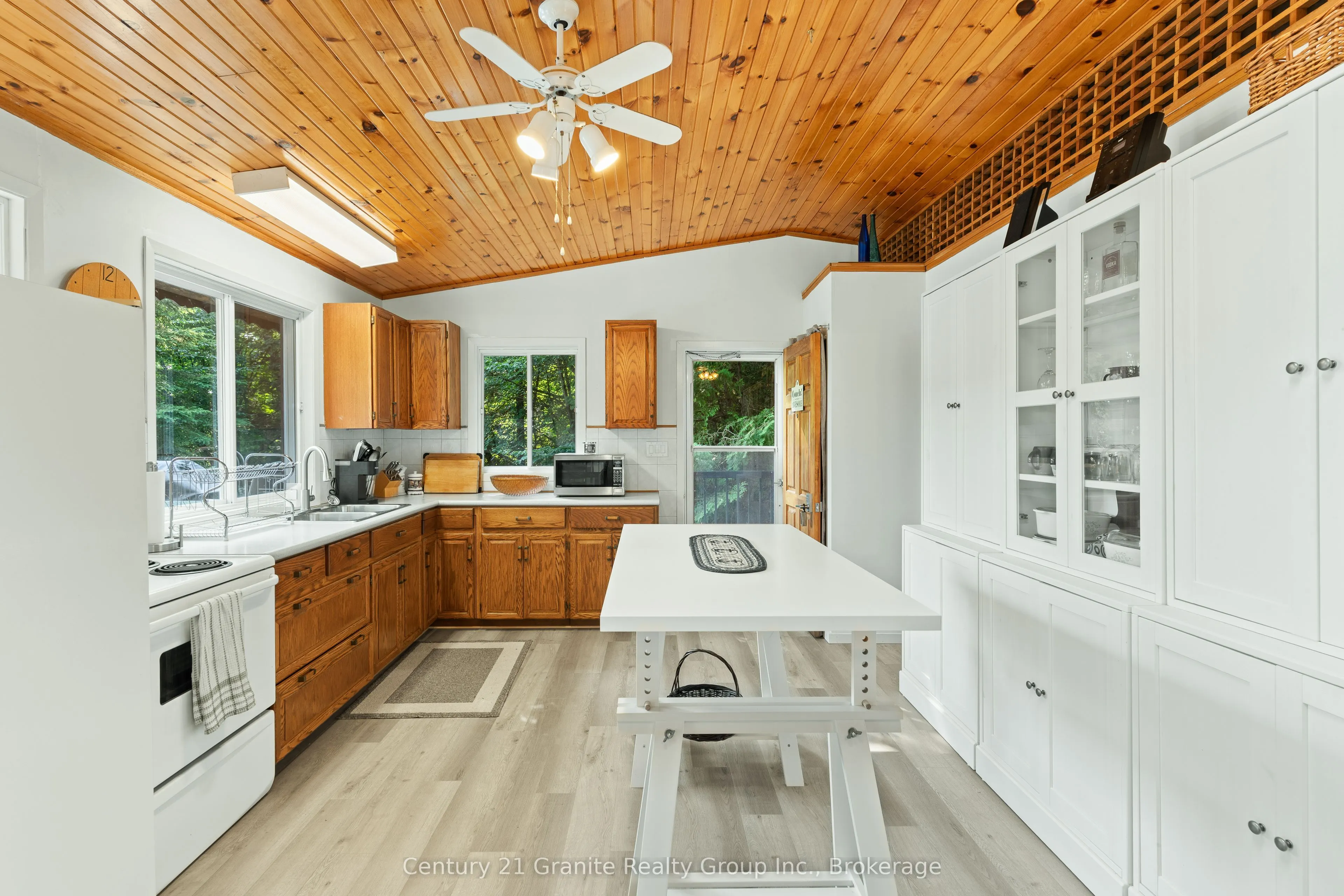 1225 Rowbotham Lane