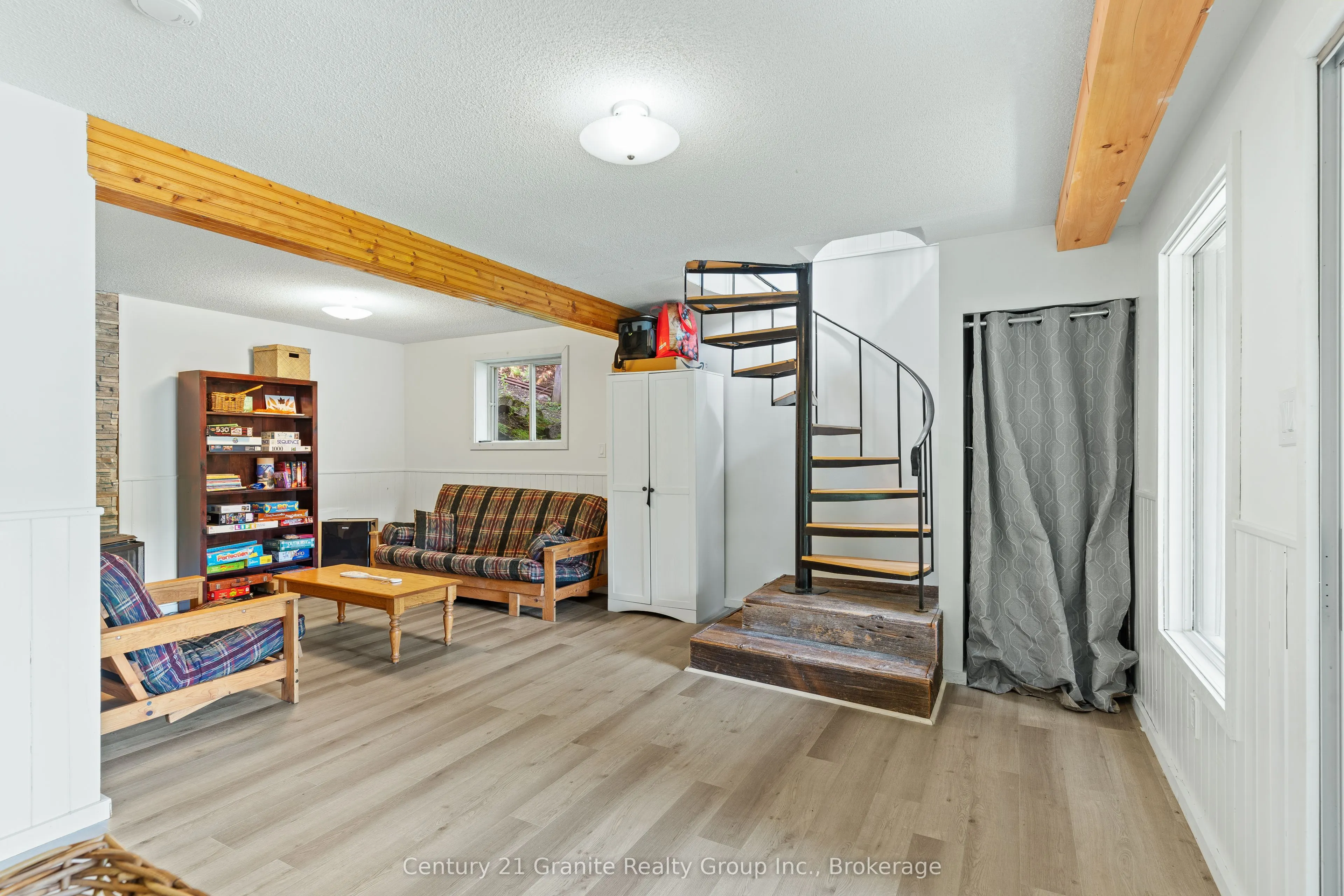 1225 Rowbotham Lane