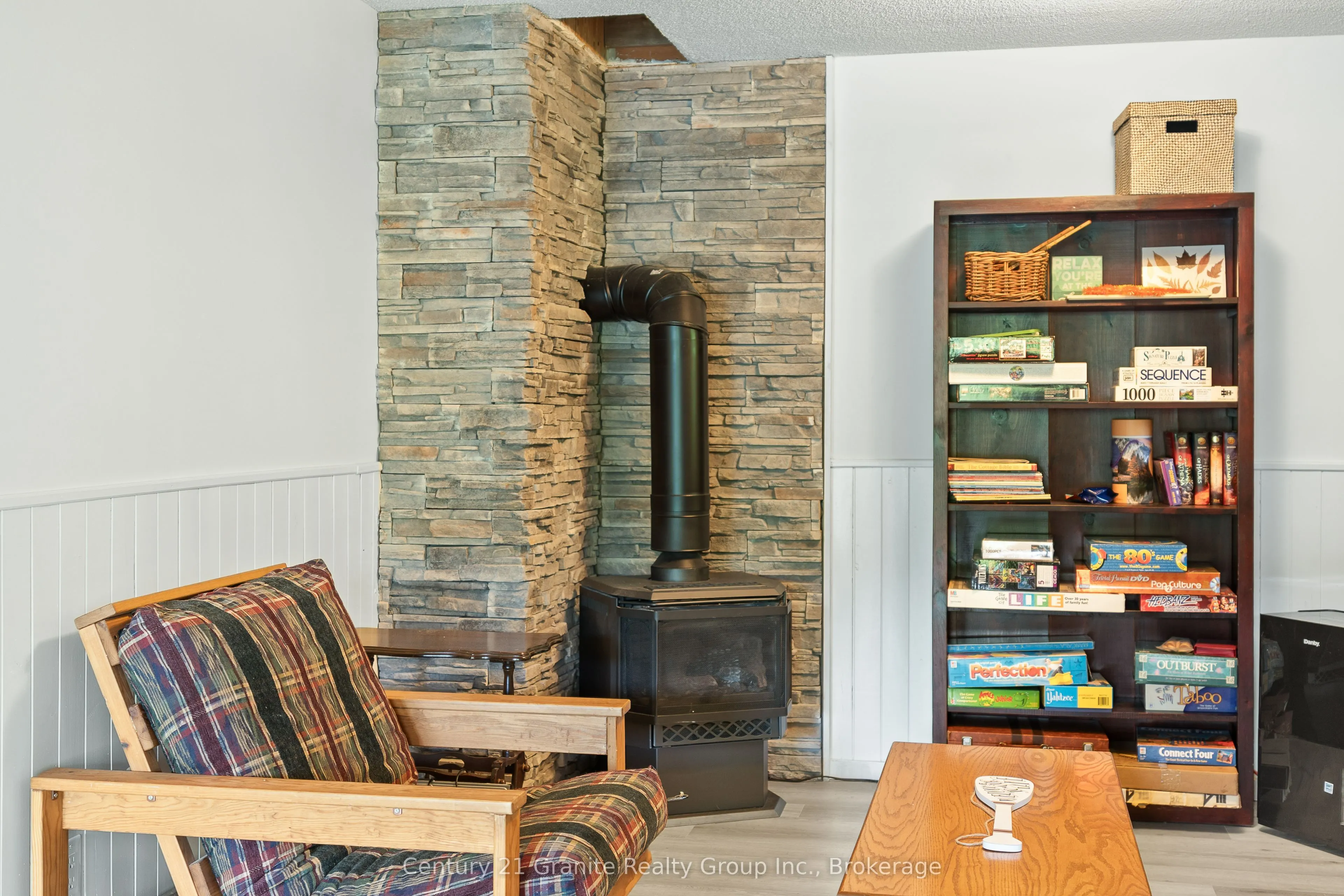 1225 Rowbotham Lane