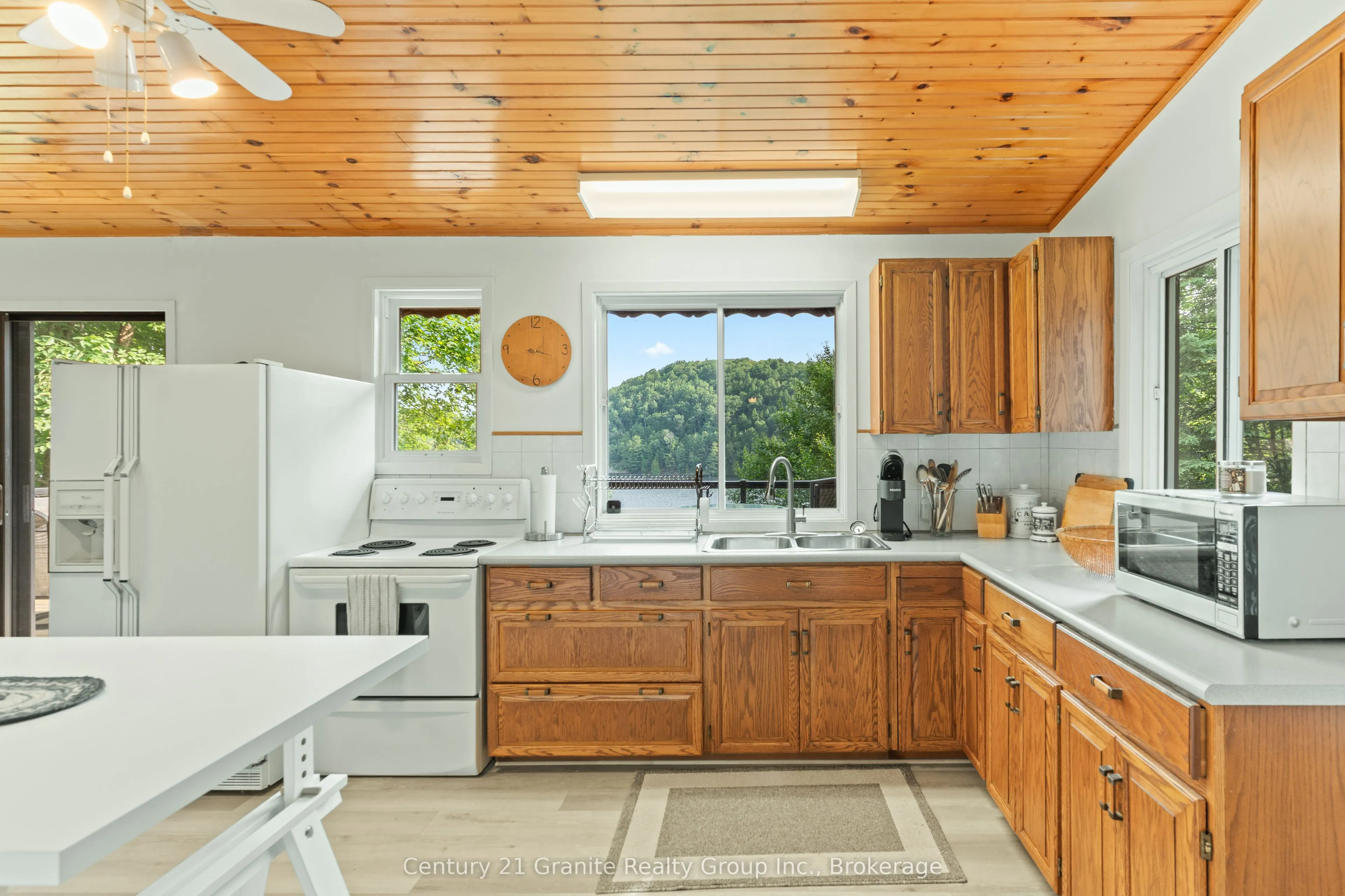 1225 Rowbotham Lane