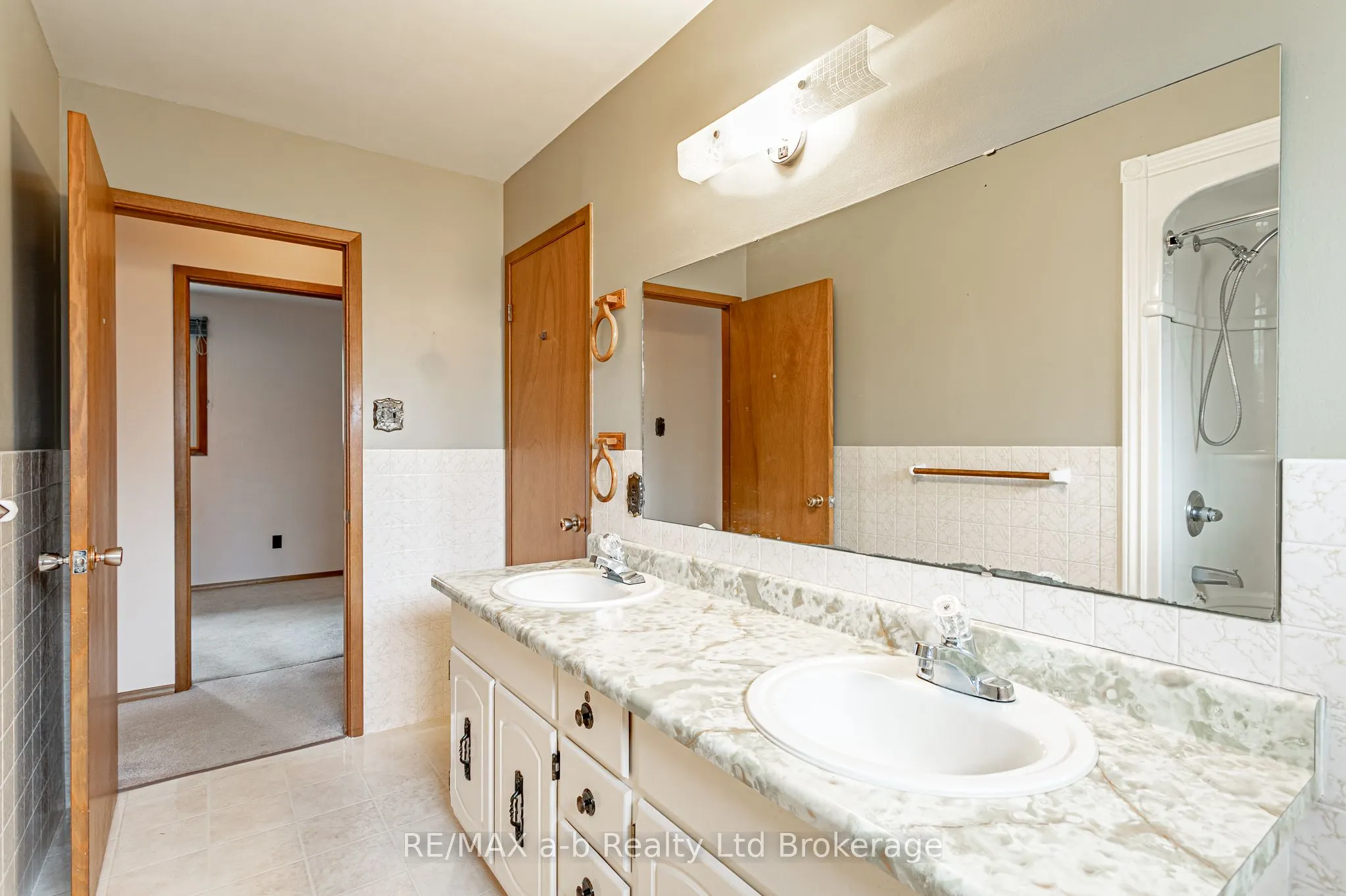6 Kirwin Drive