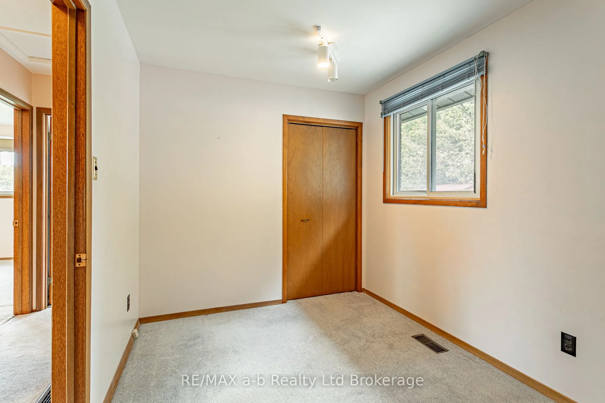 6 Kirwin Drive