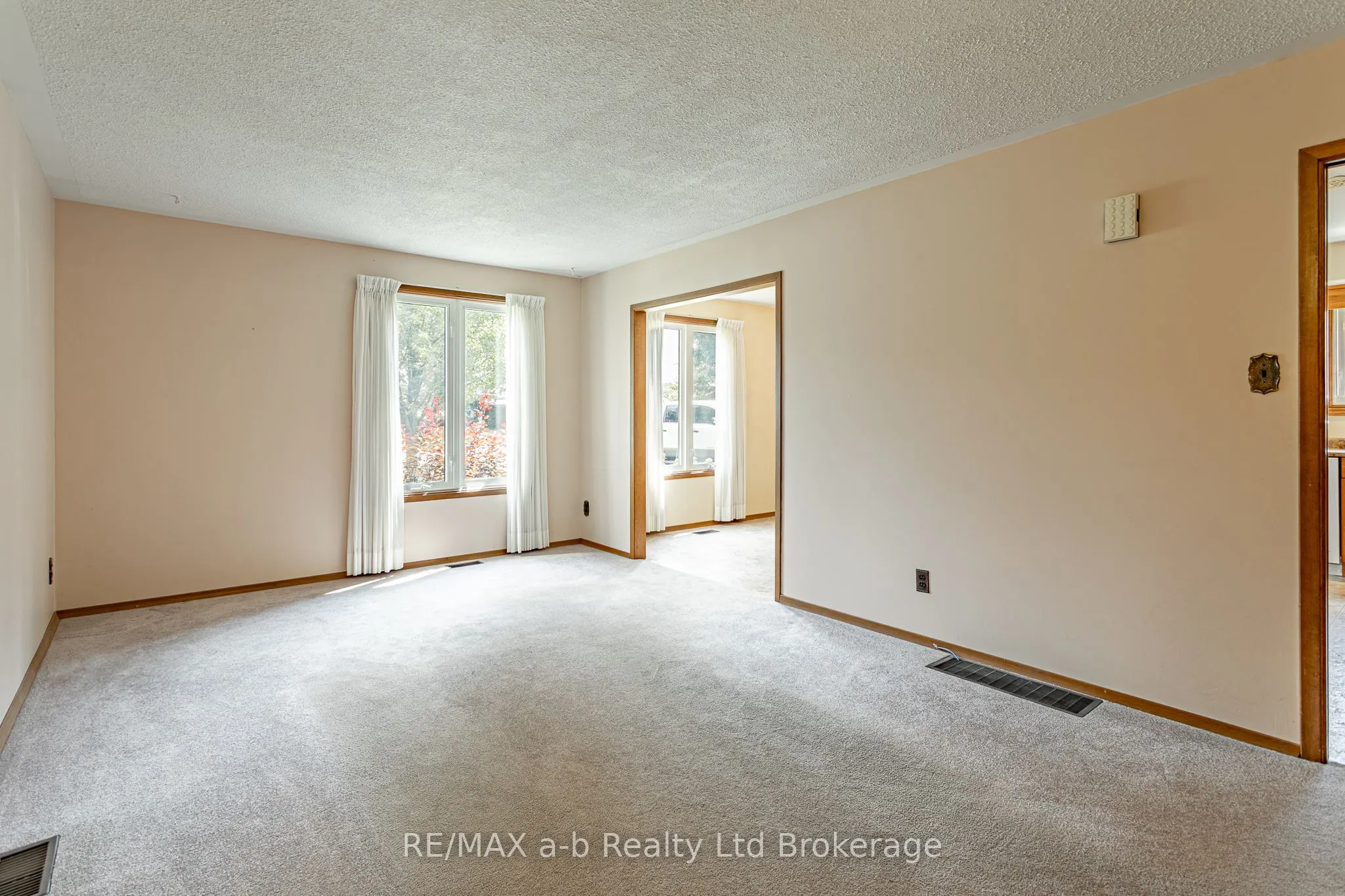 6 Kirwin Drive