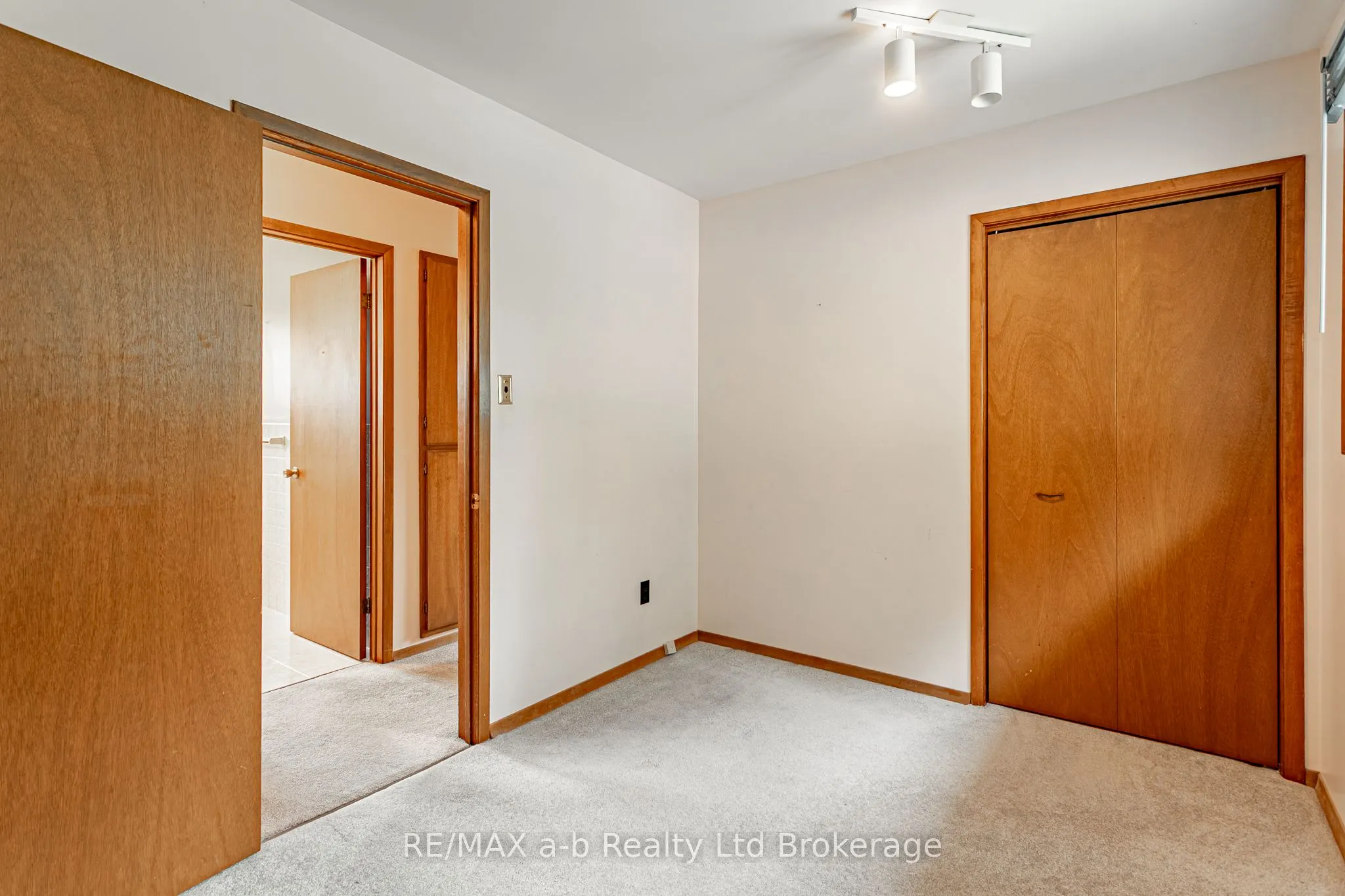 6 Kirwin Drive