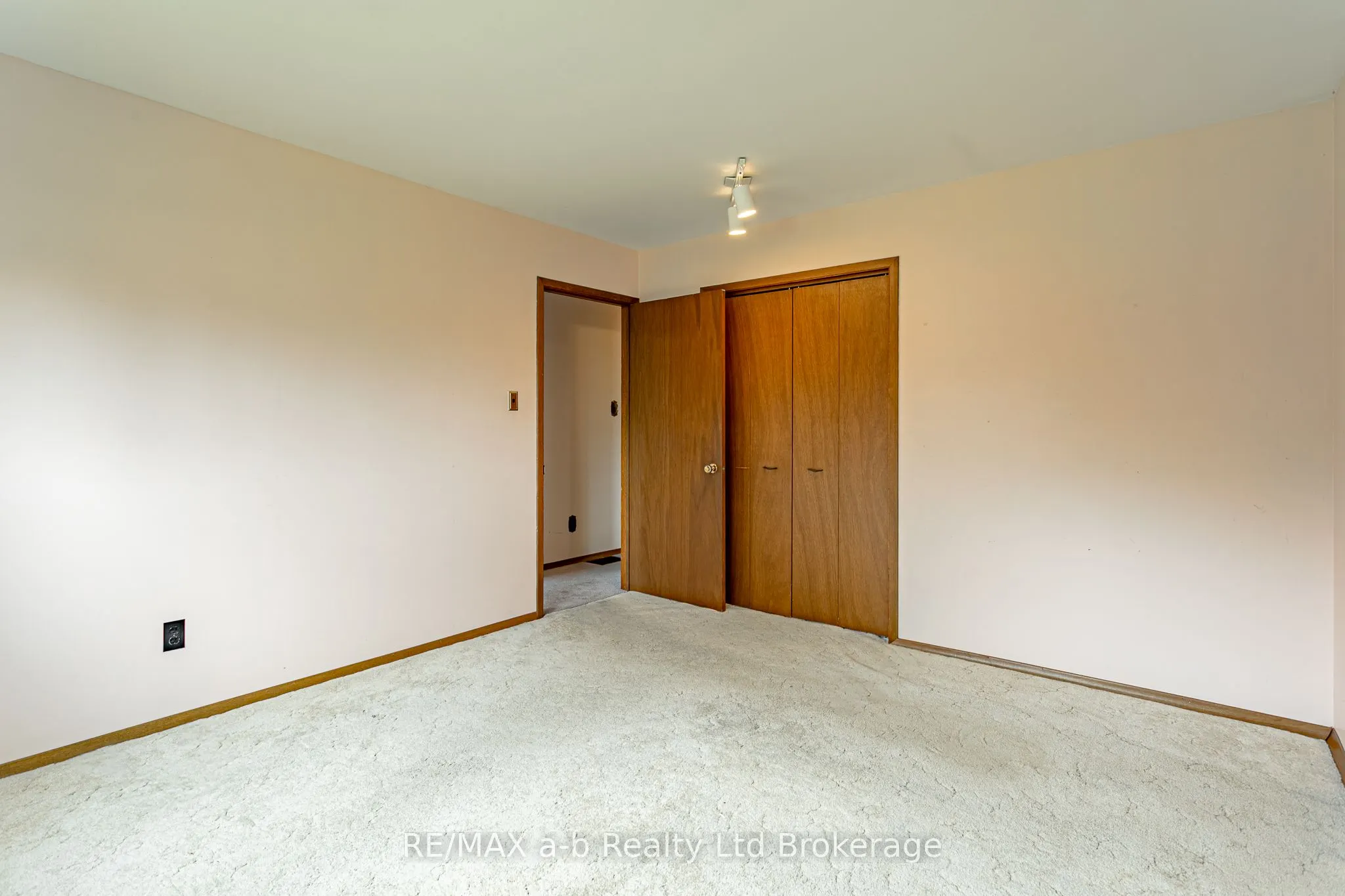 6 Kirwin Drive