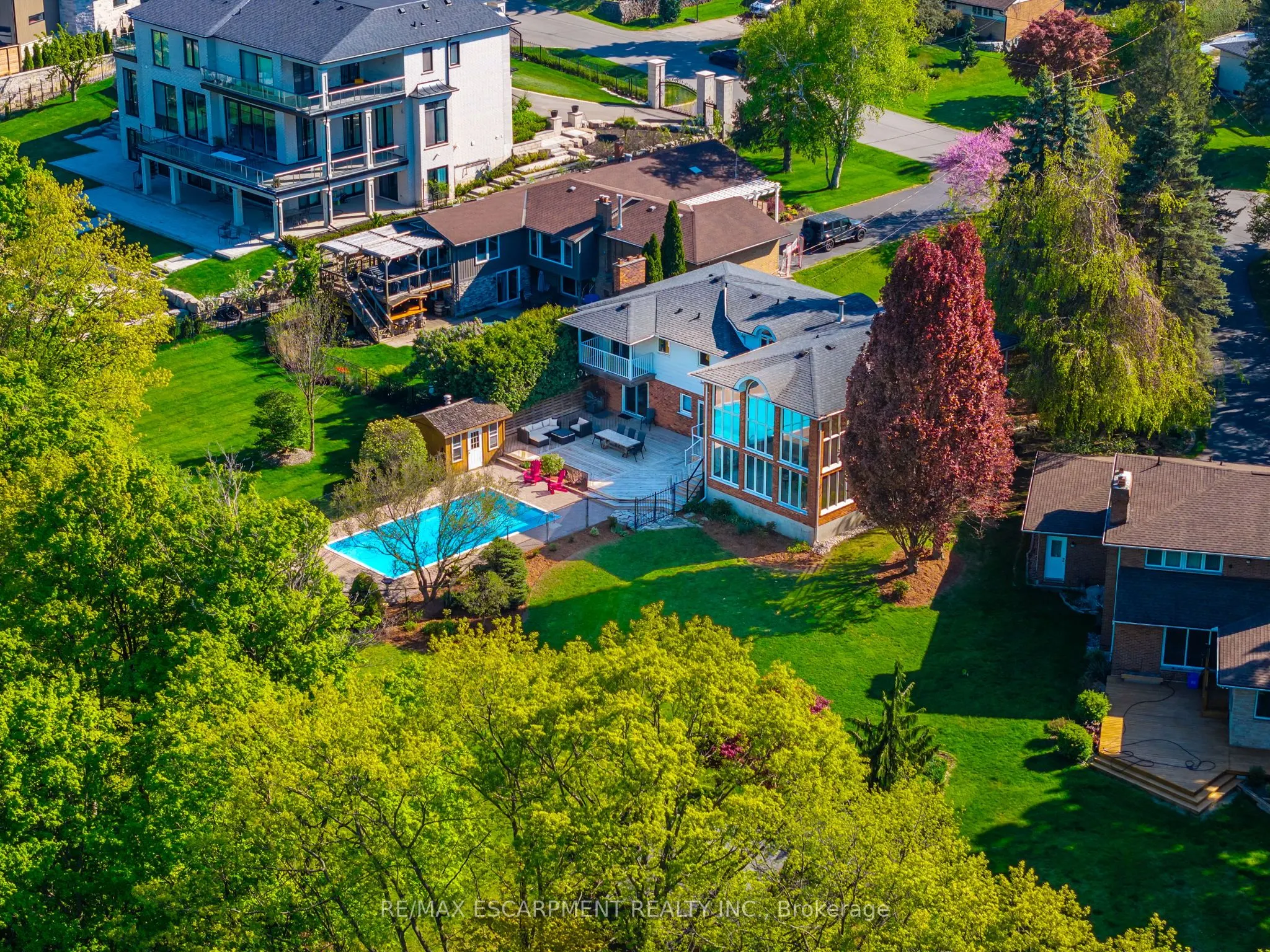 887 MONTGOMERY Drive