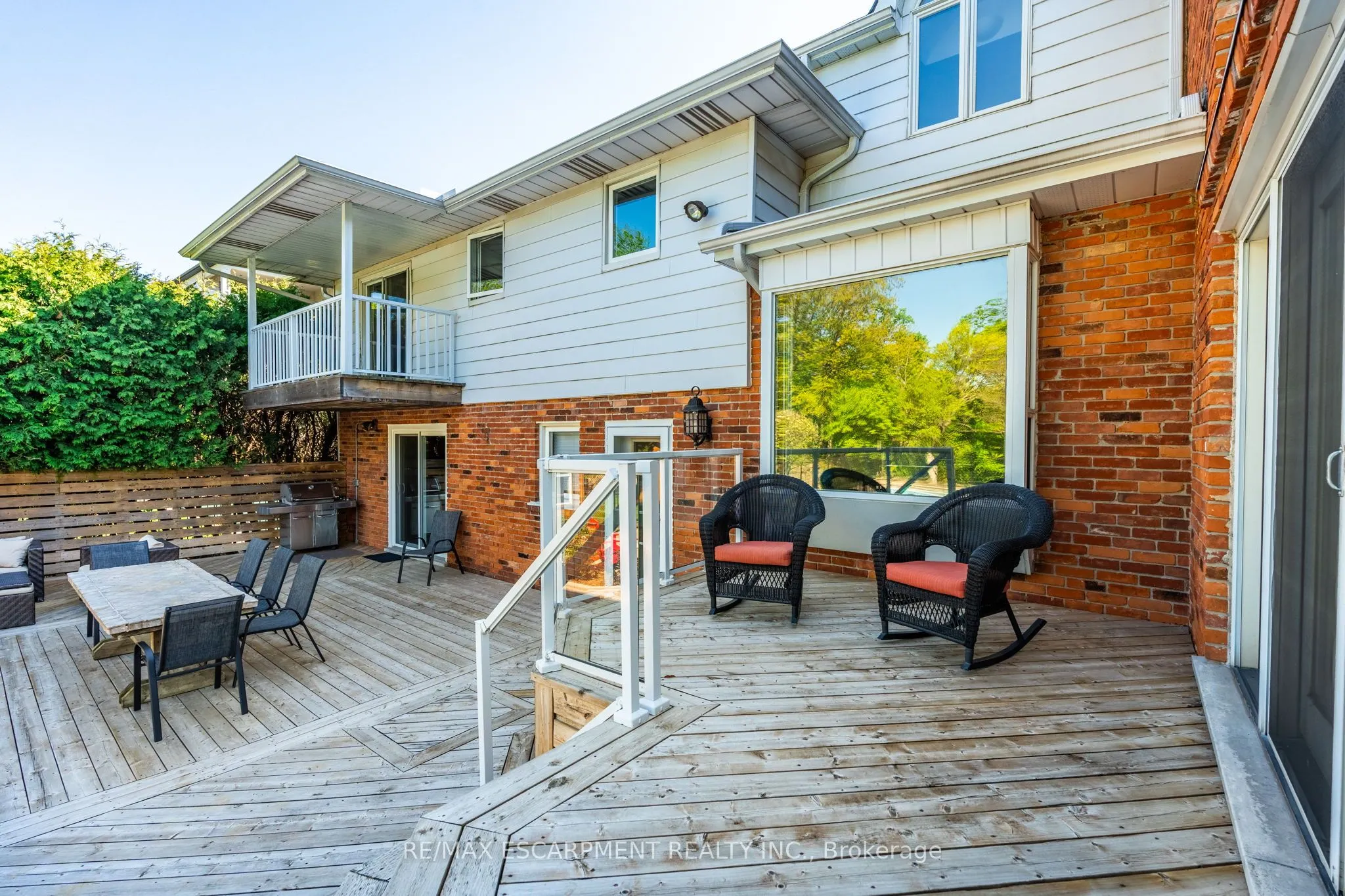887 MONTGOMERY Drive