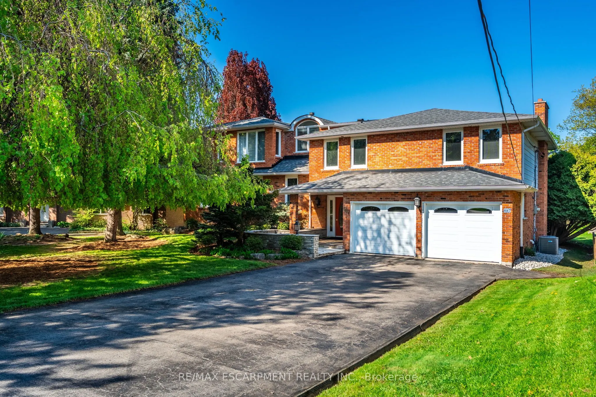 887 MONTGOMERY Drive