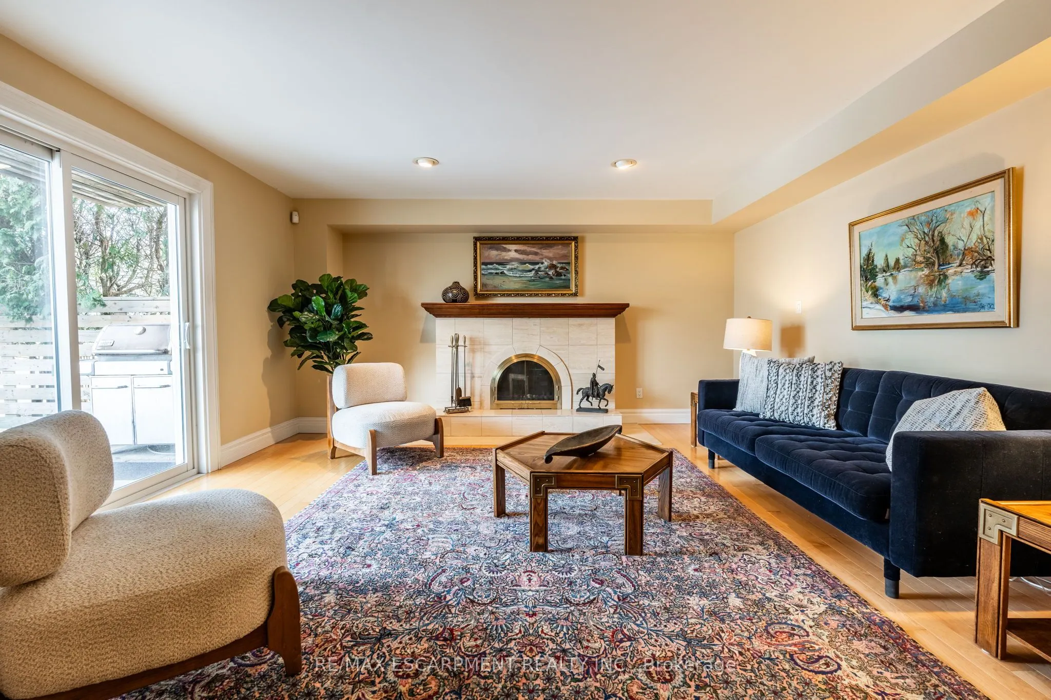 887 MONTGOMERY Drive