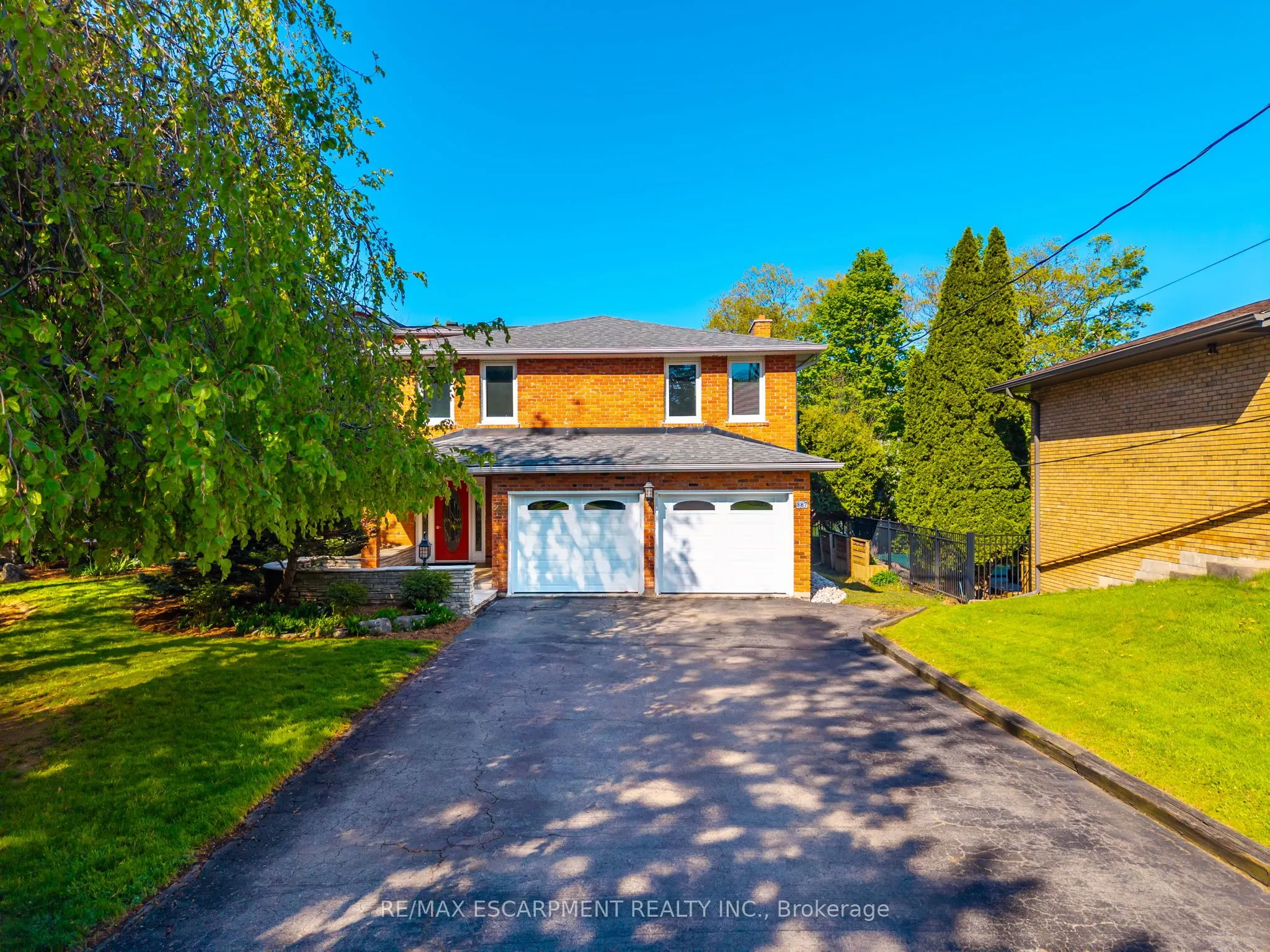 887 MONTGOMERY Drive