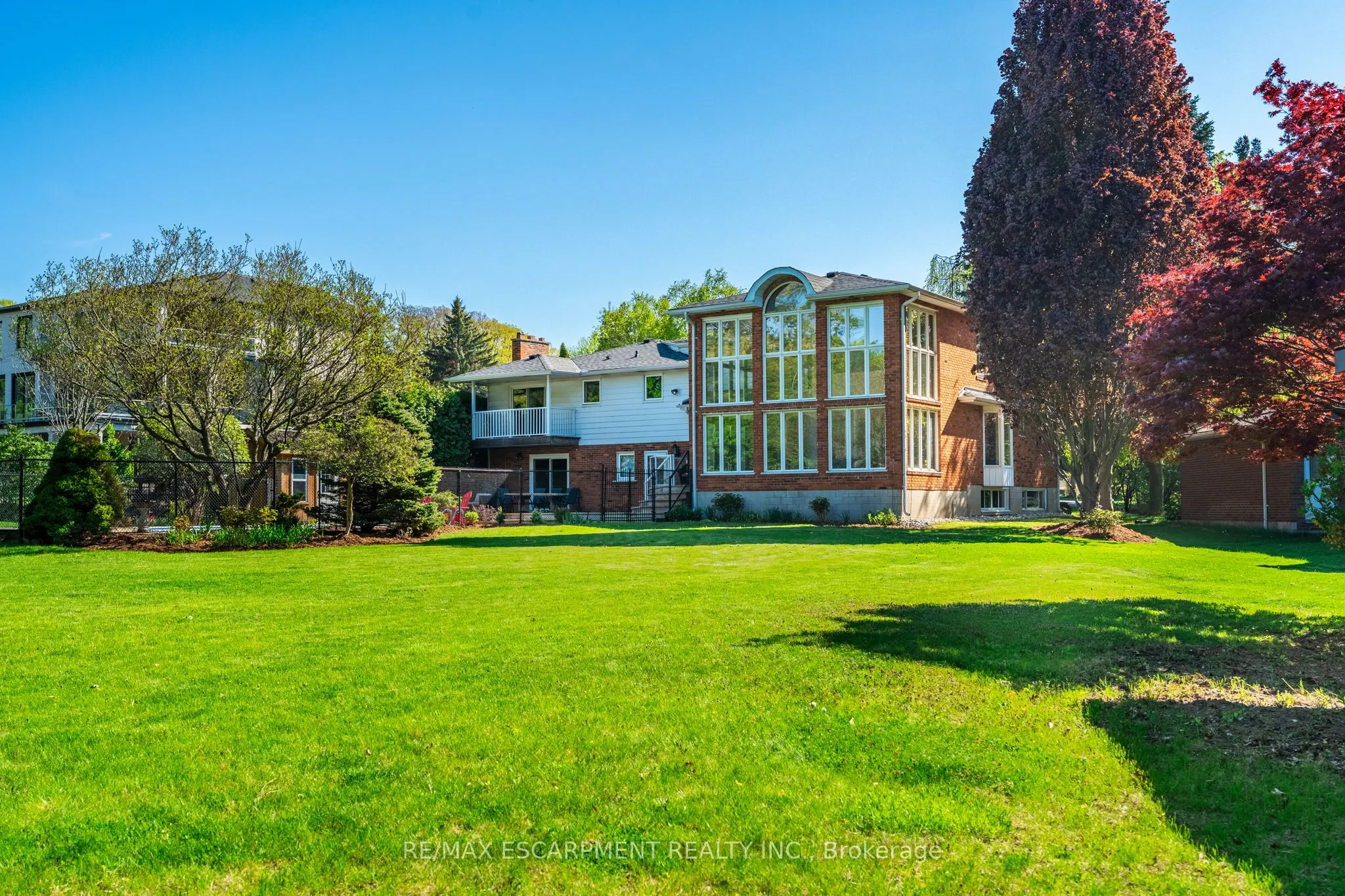 887 MONTGOMERY Drive