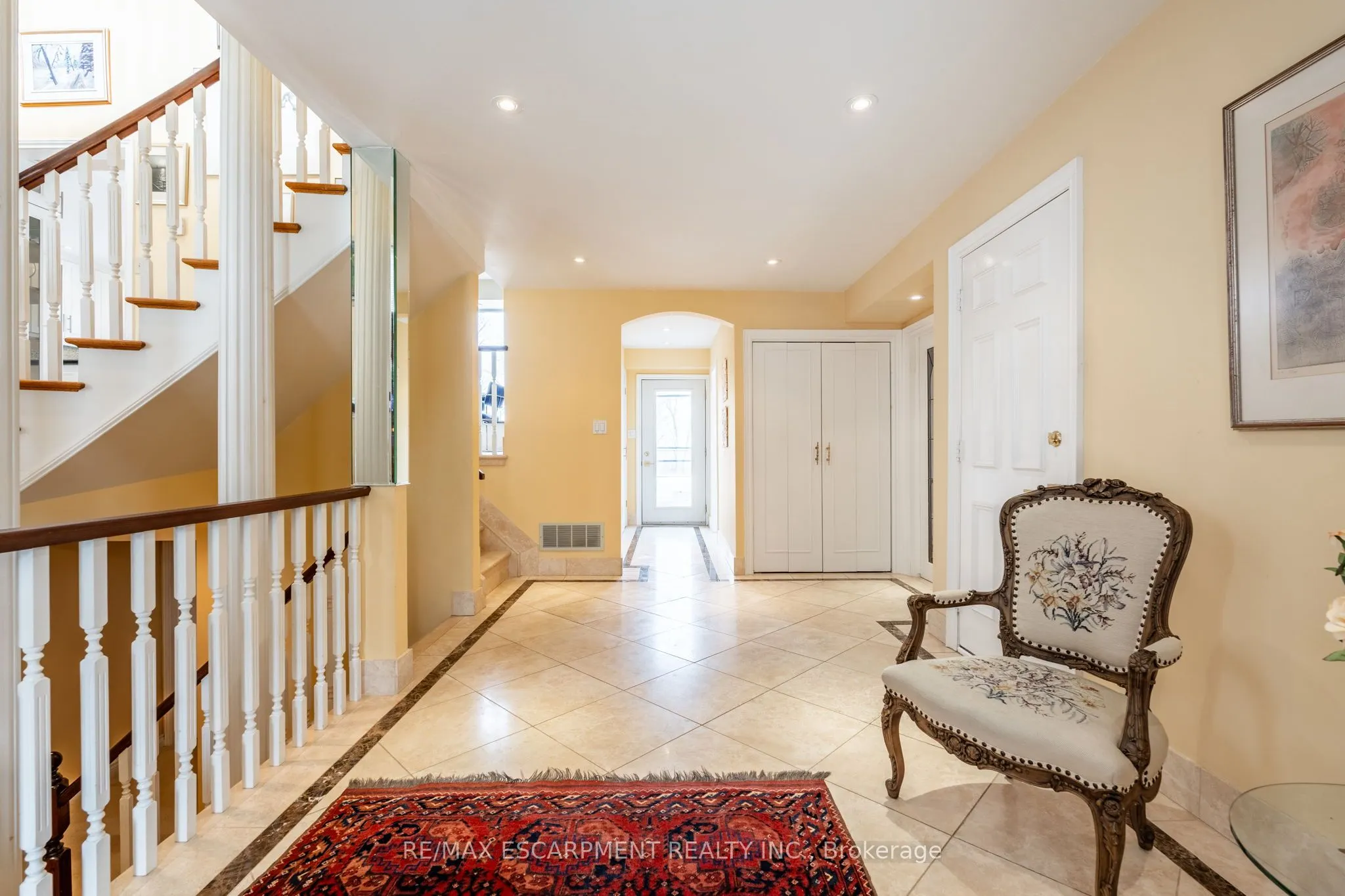887 MONTGOMERY Drive