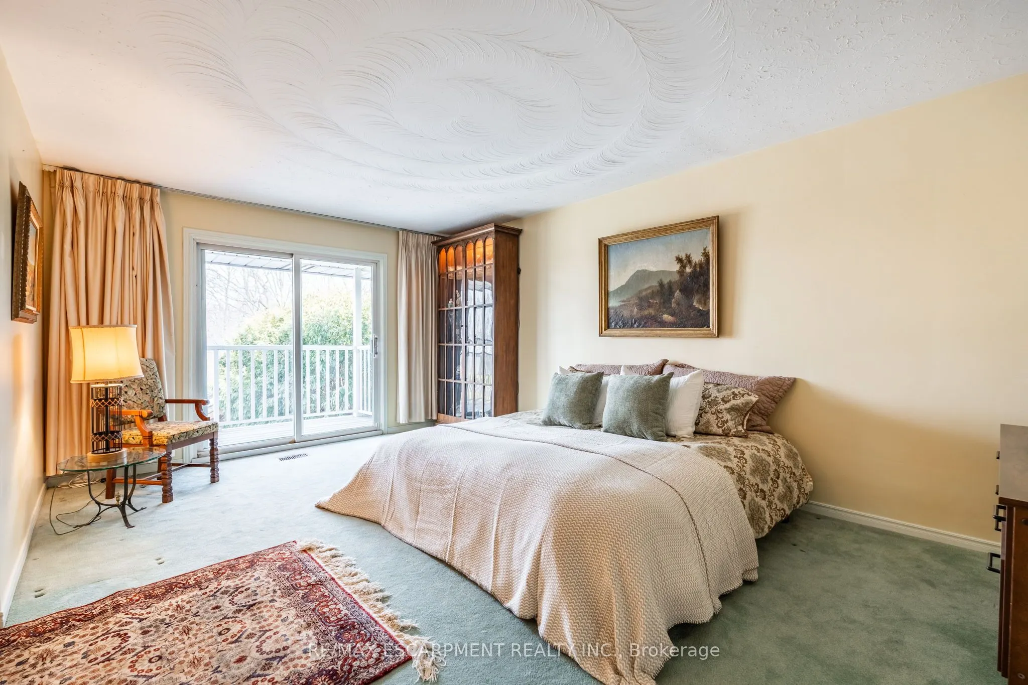 887 MONTGOMERY Drive