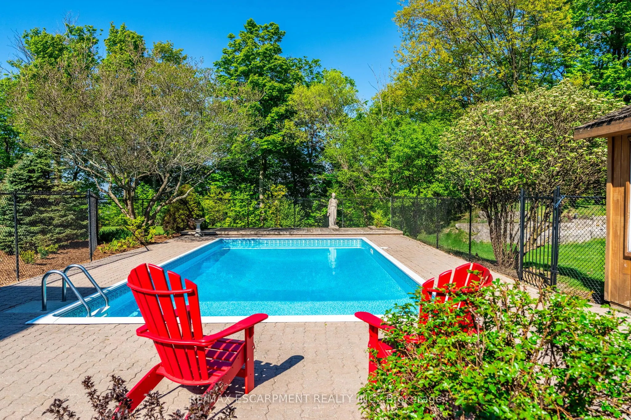 887 MONTGOMERY Drive