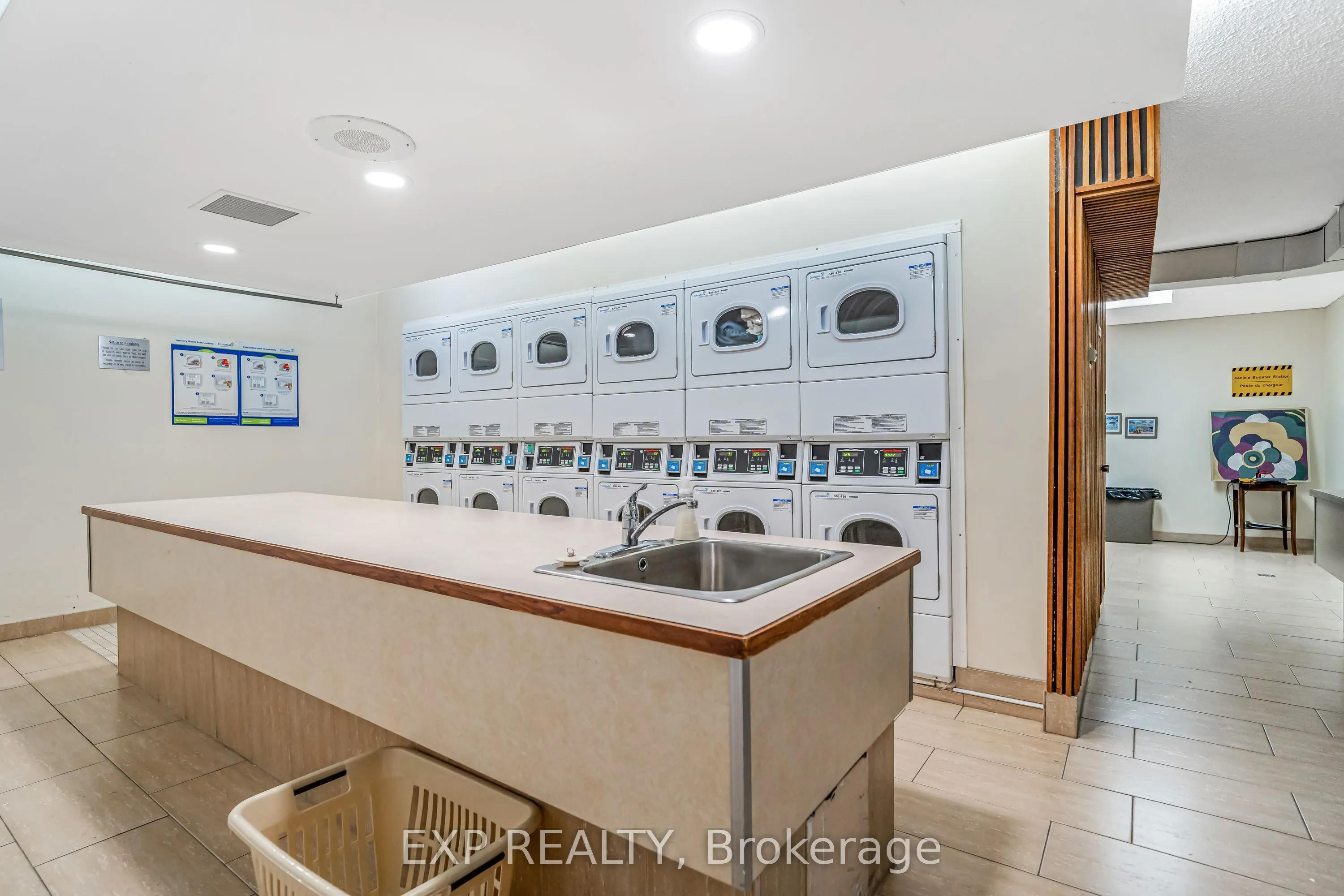 415 Greenview Avenue, #101