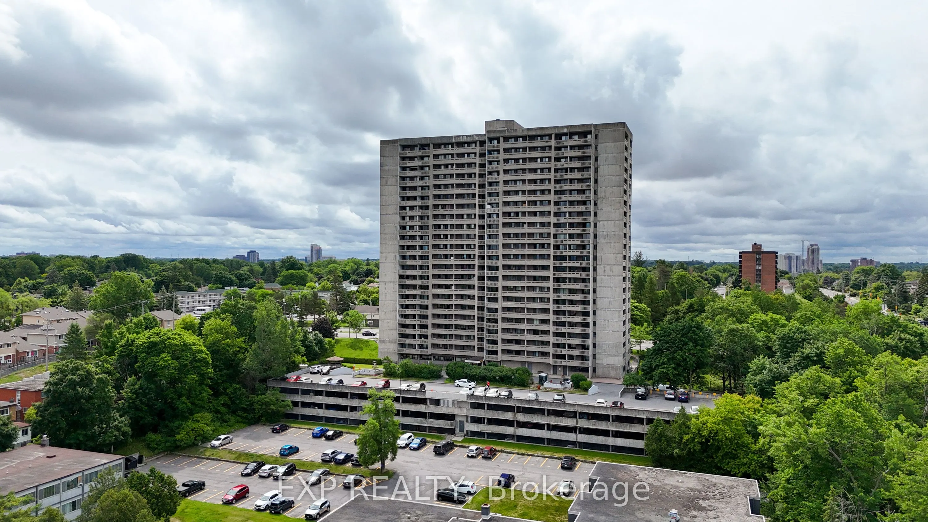 415 Greenview Avenue, #101