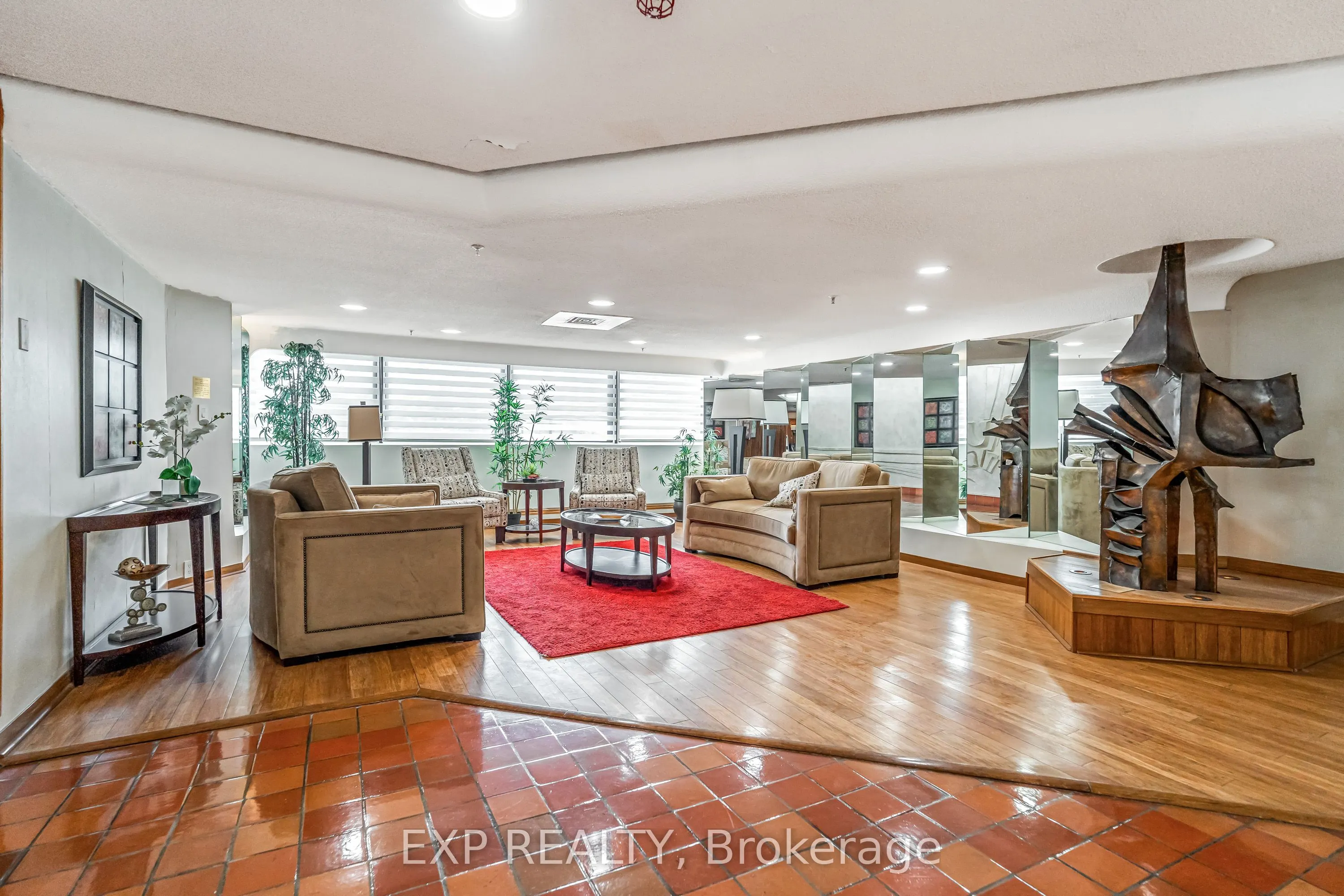 415 Greenview Avenue, #101