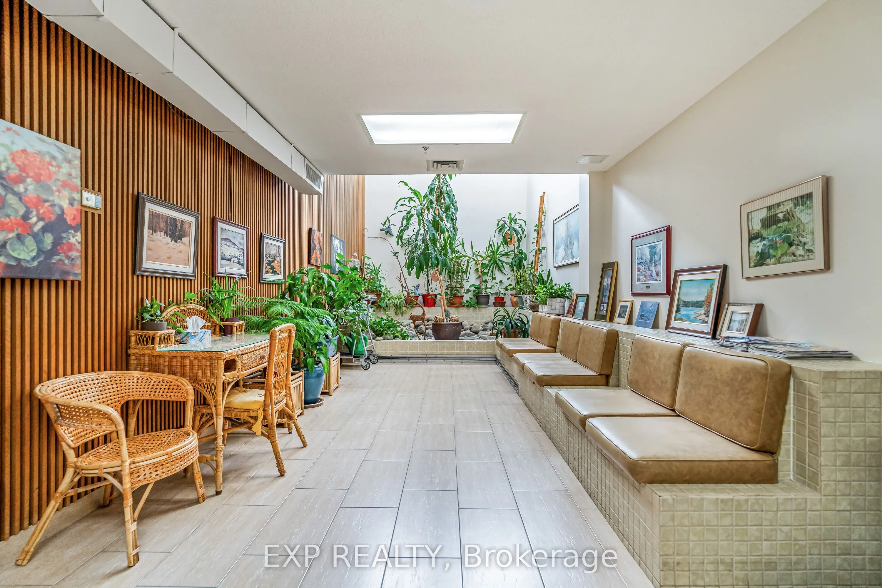415 Greenview Avenue, #101