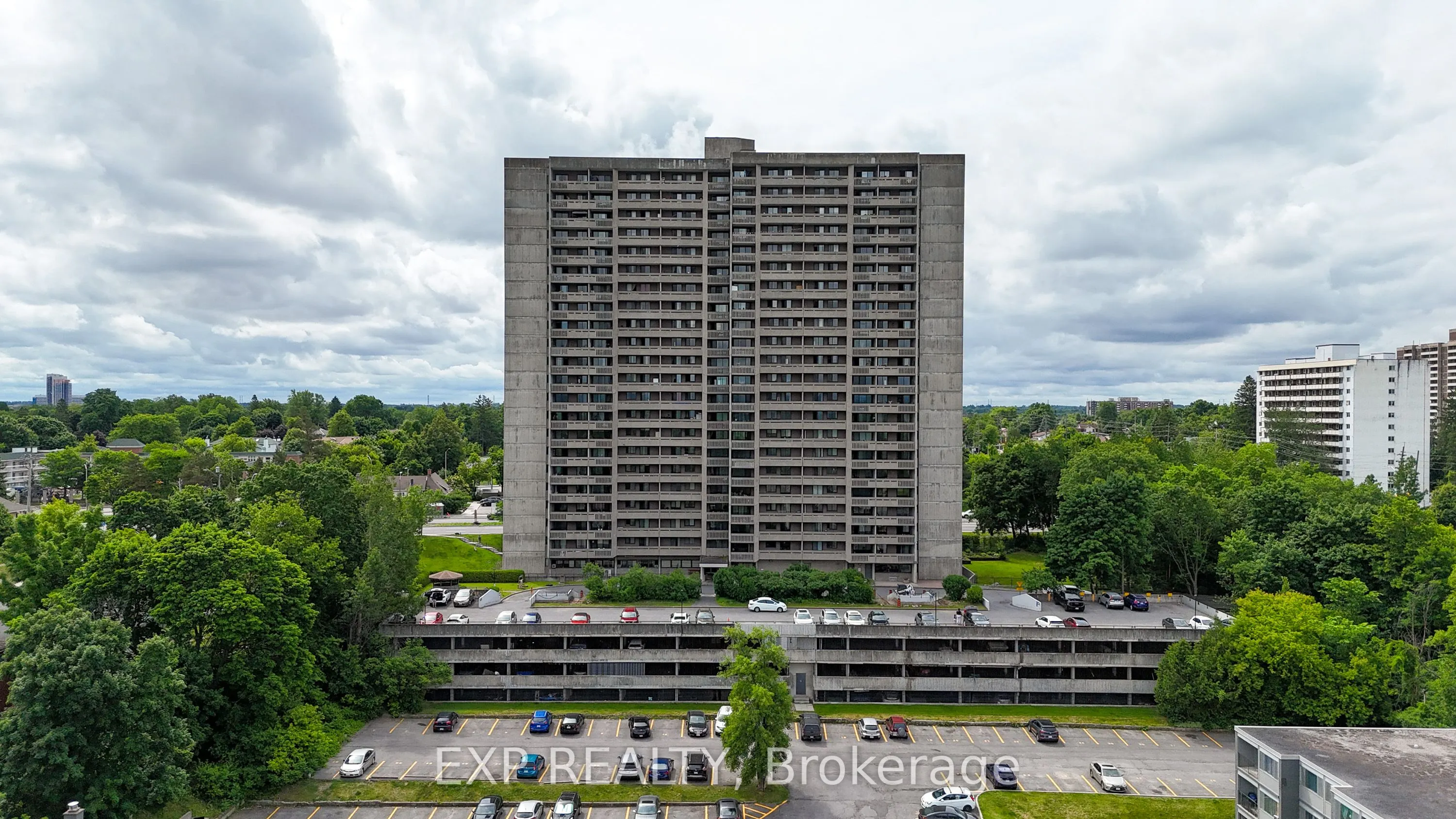 415 Greenview Avenue, #101