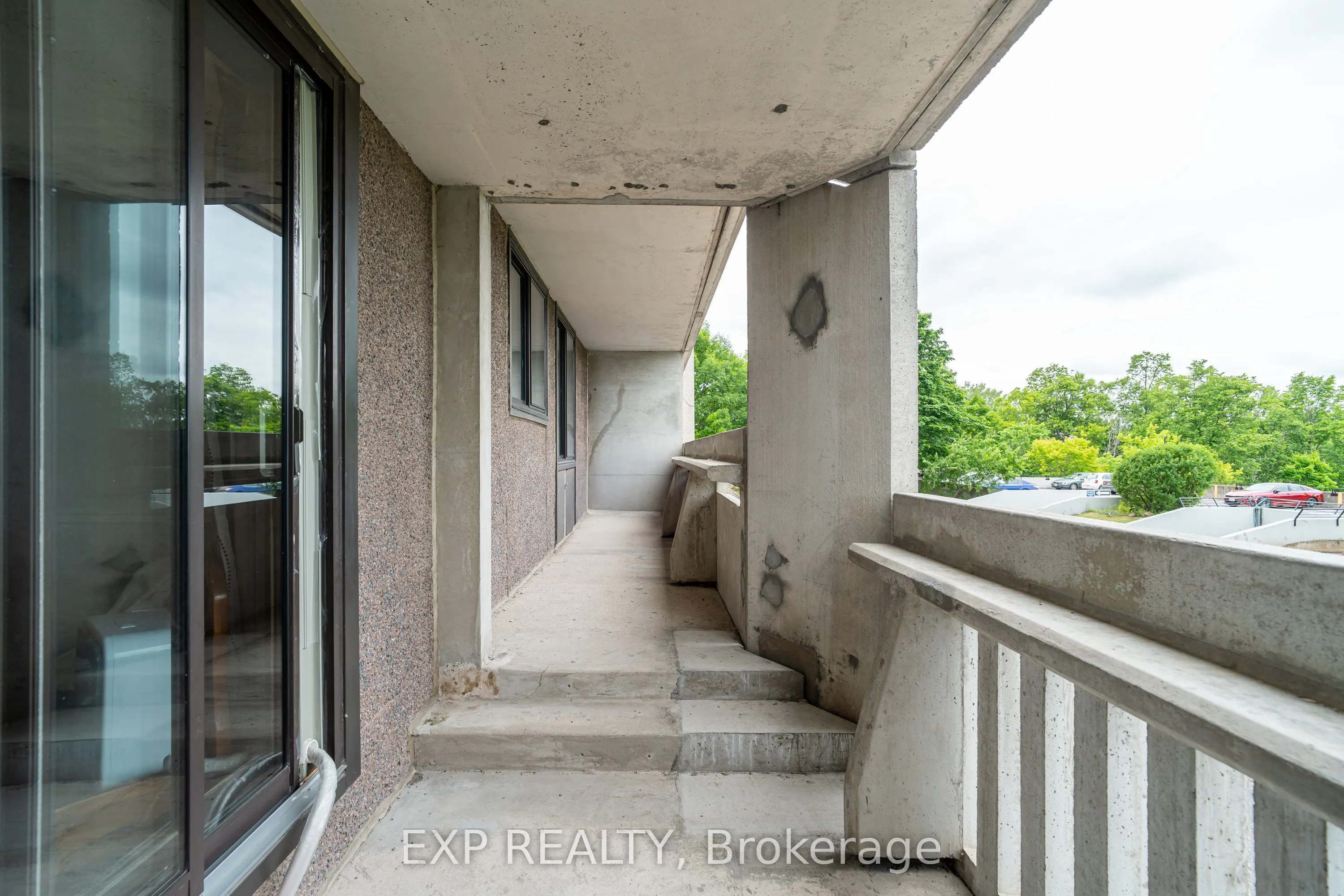 415 Greenview Avenue, #101