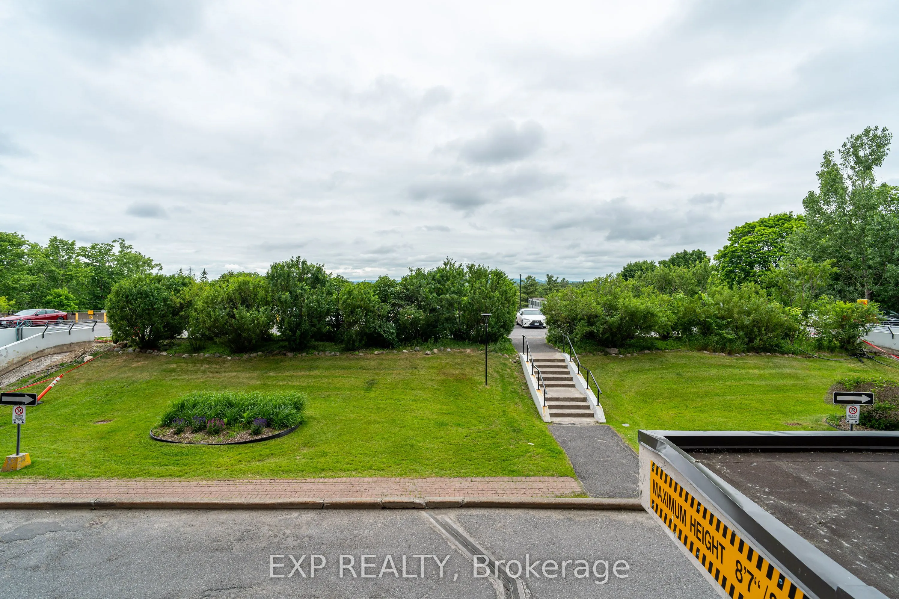 415 Greenview Avenue, #101