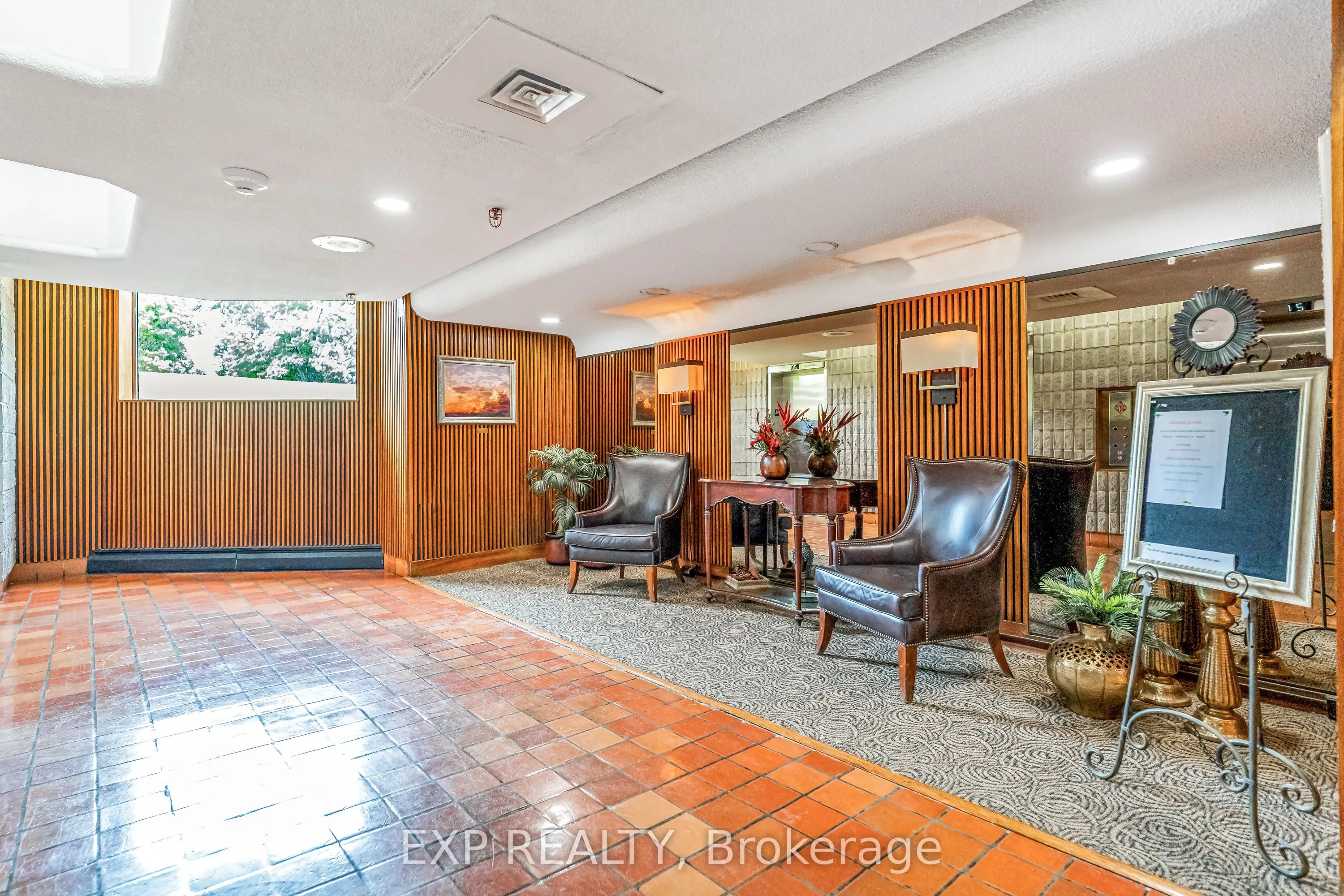 415 Greenview Avenue, #101
