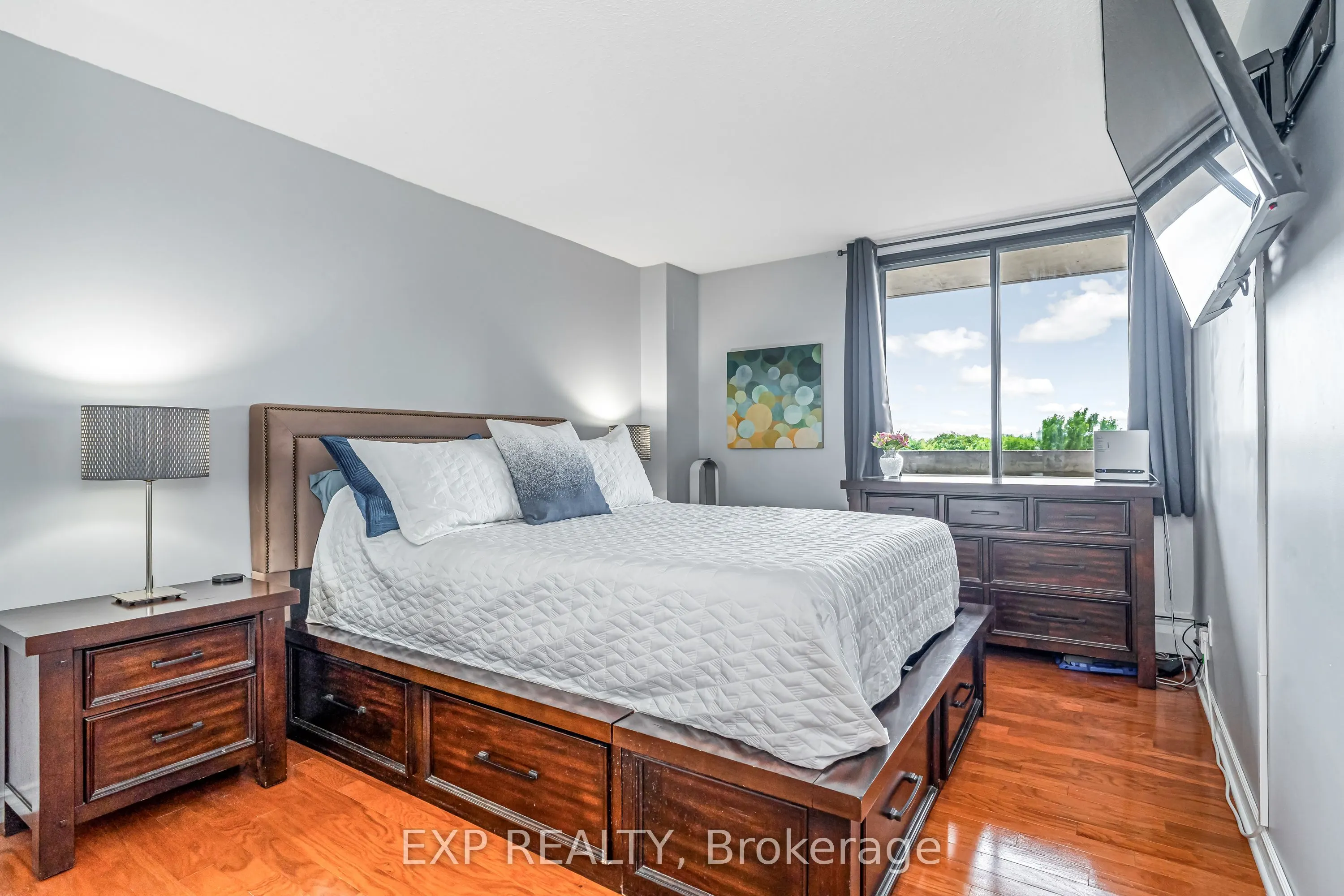 415 Greenview Avenue, #101