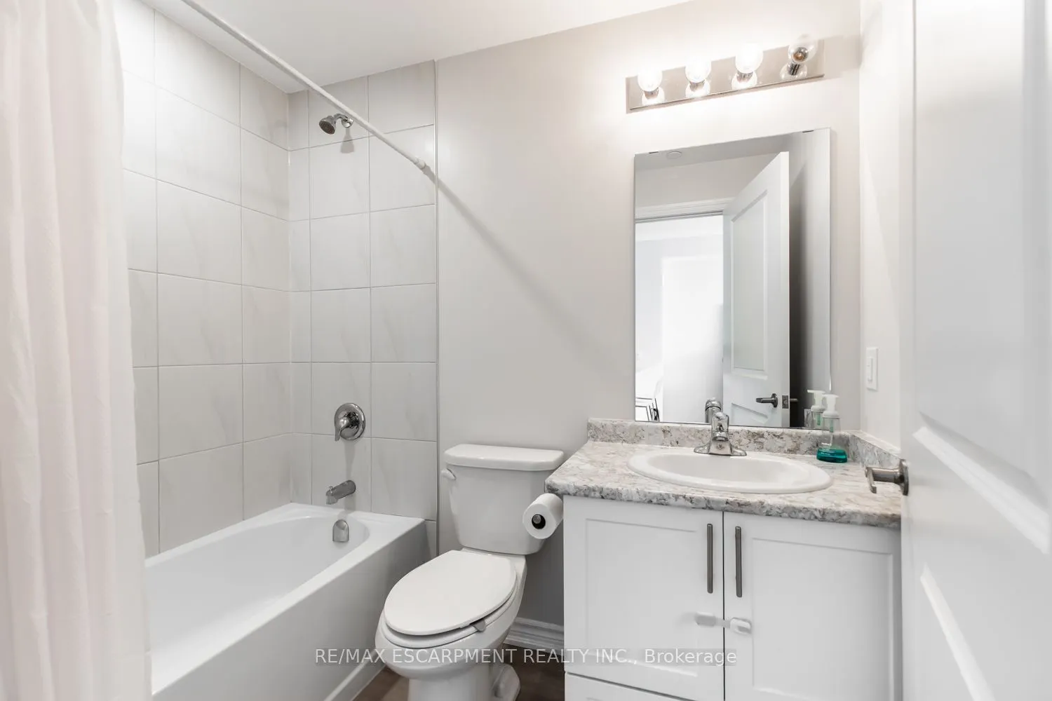 450 Dundas Street, #303