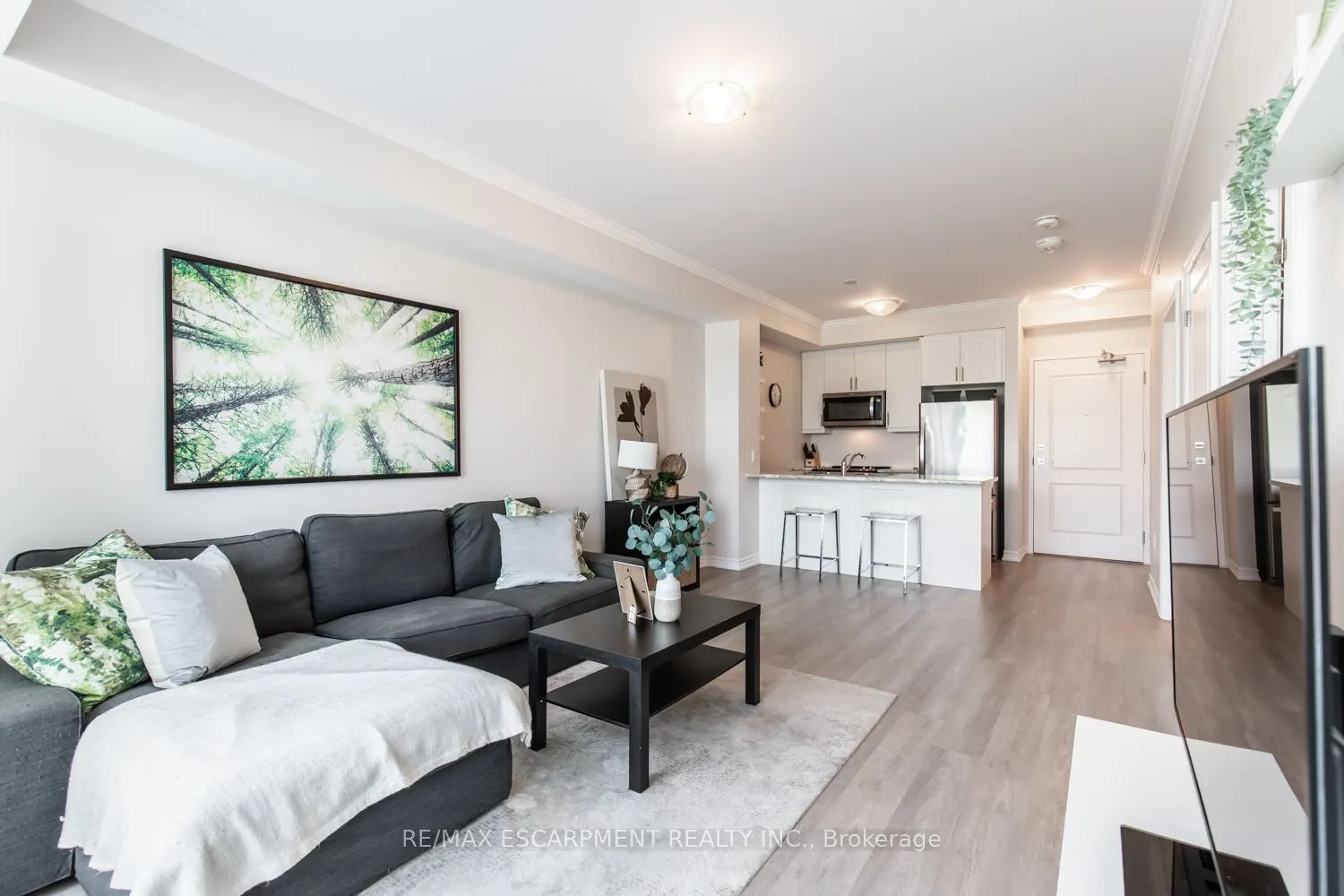 450 Dundas Street, #303