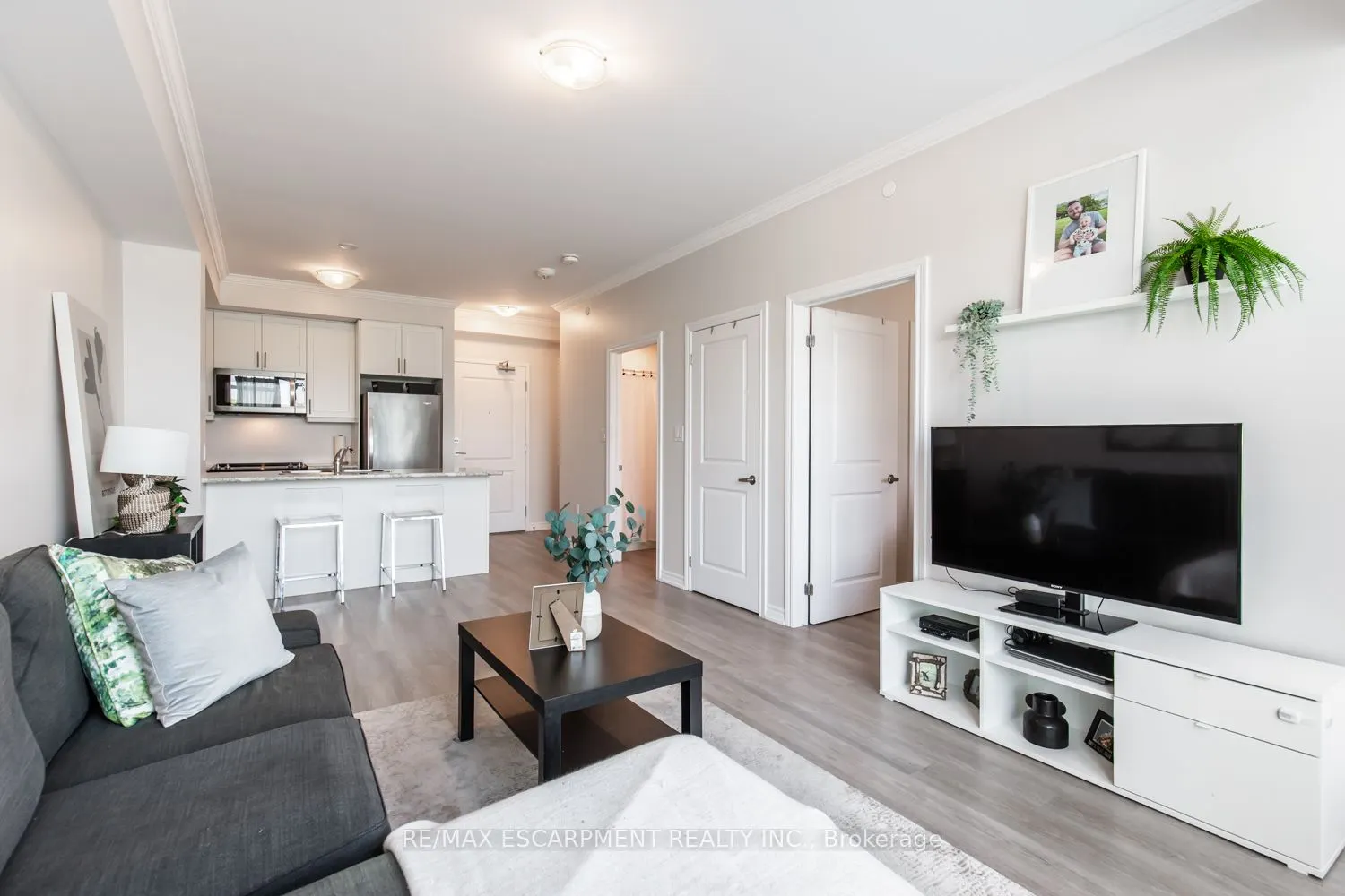 450 Dundas Street, #303