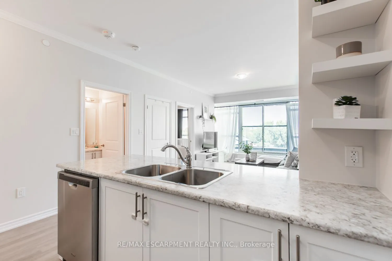 450 Dundas Street, #303