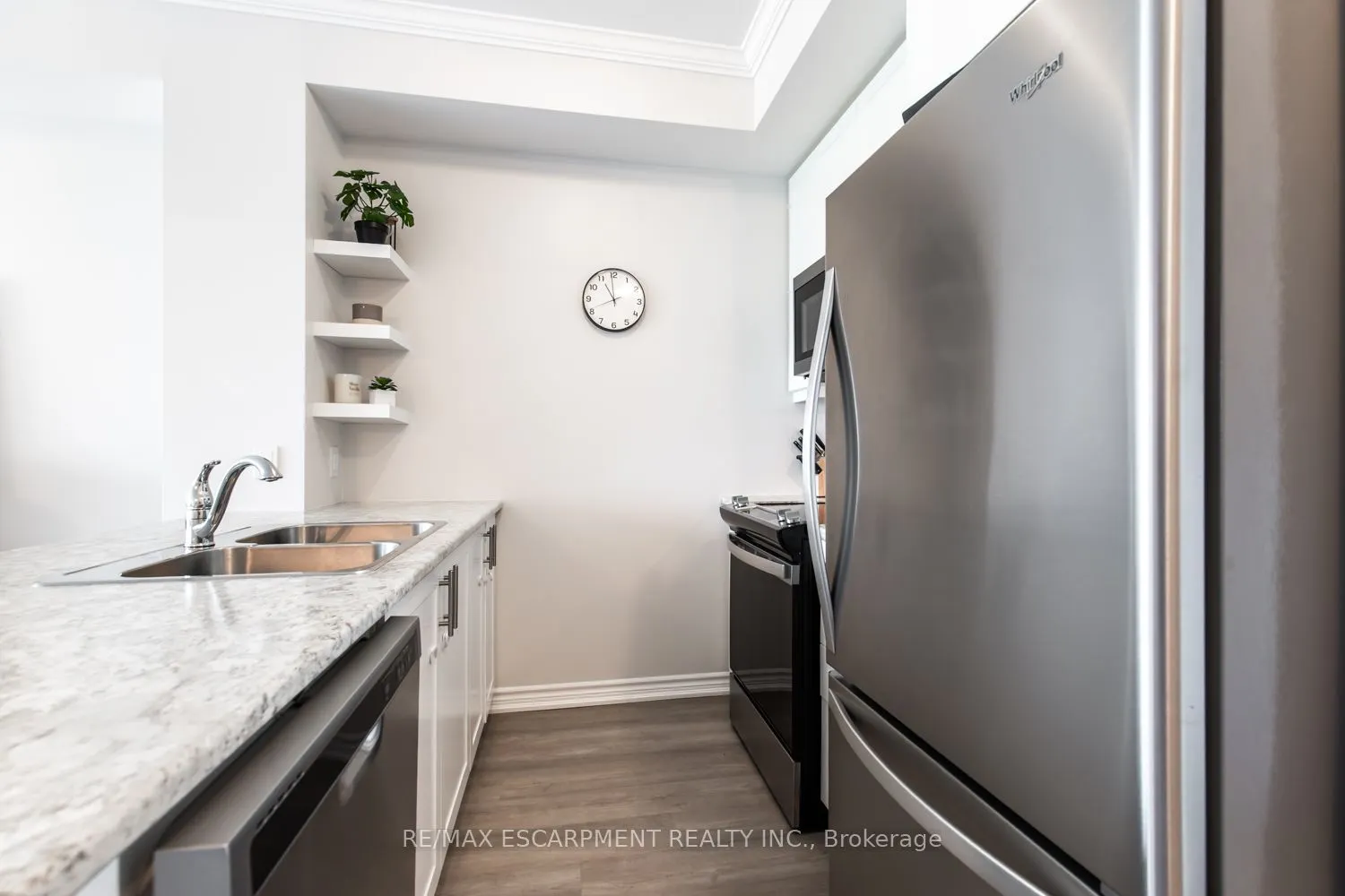 450 Dundas Street, #303