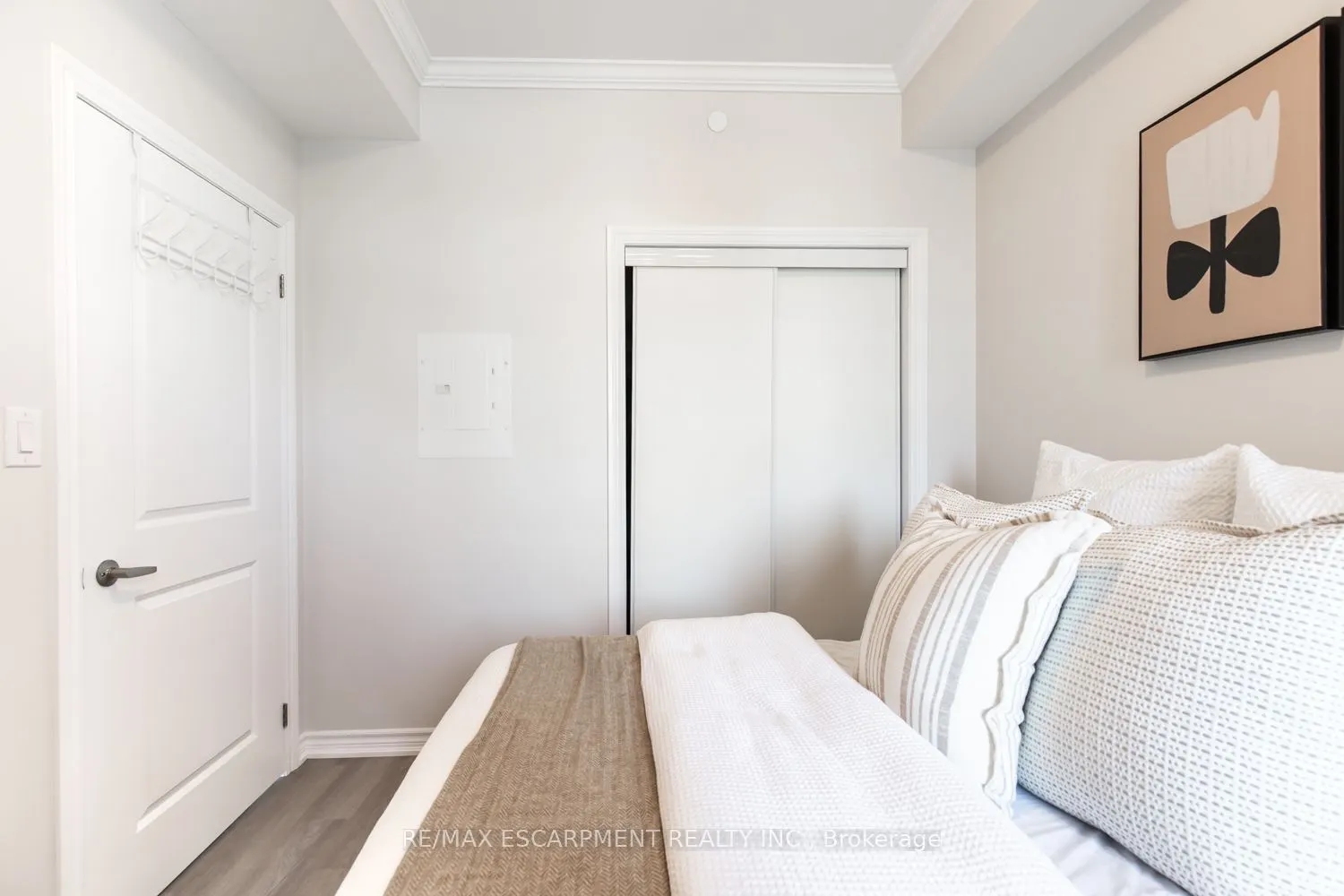 450 Dundas Street, #303