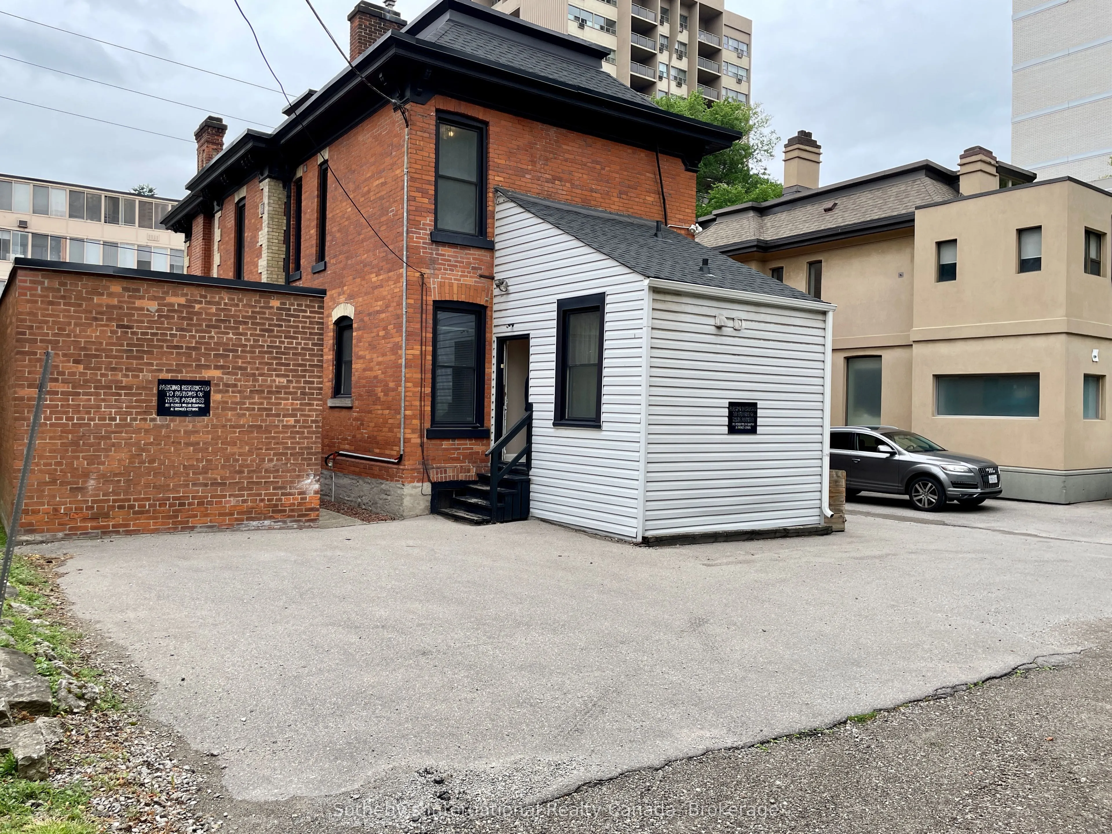 203 MacNab Street S, #7