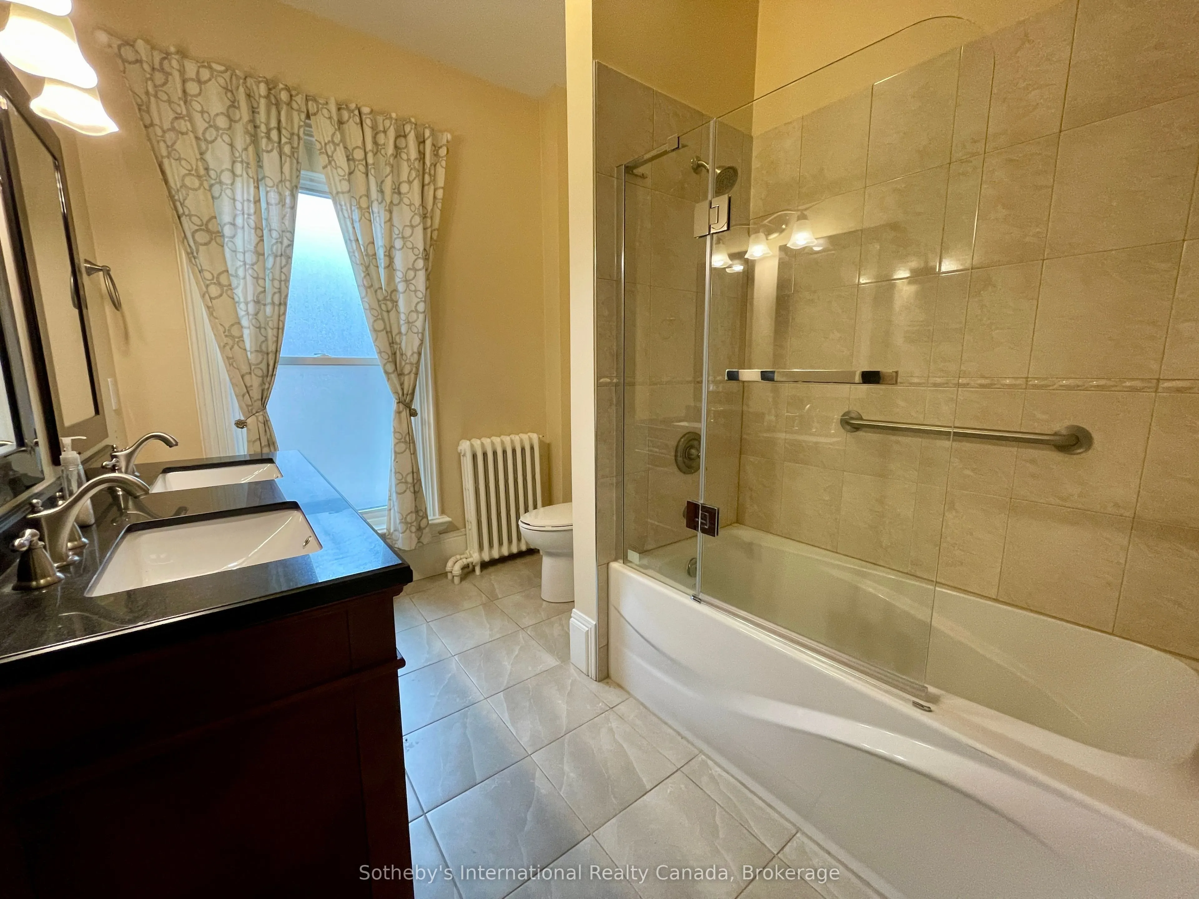 203 MacNab Street S, #7