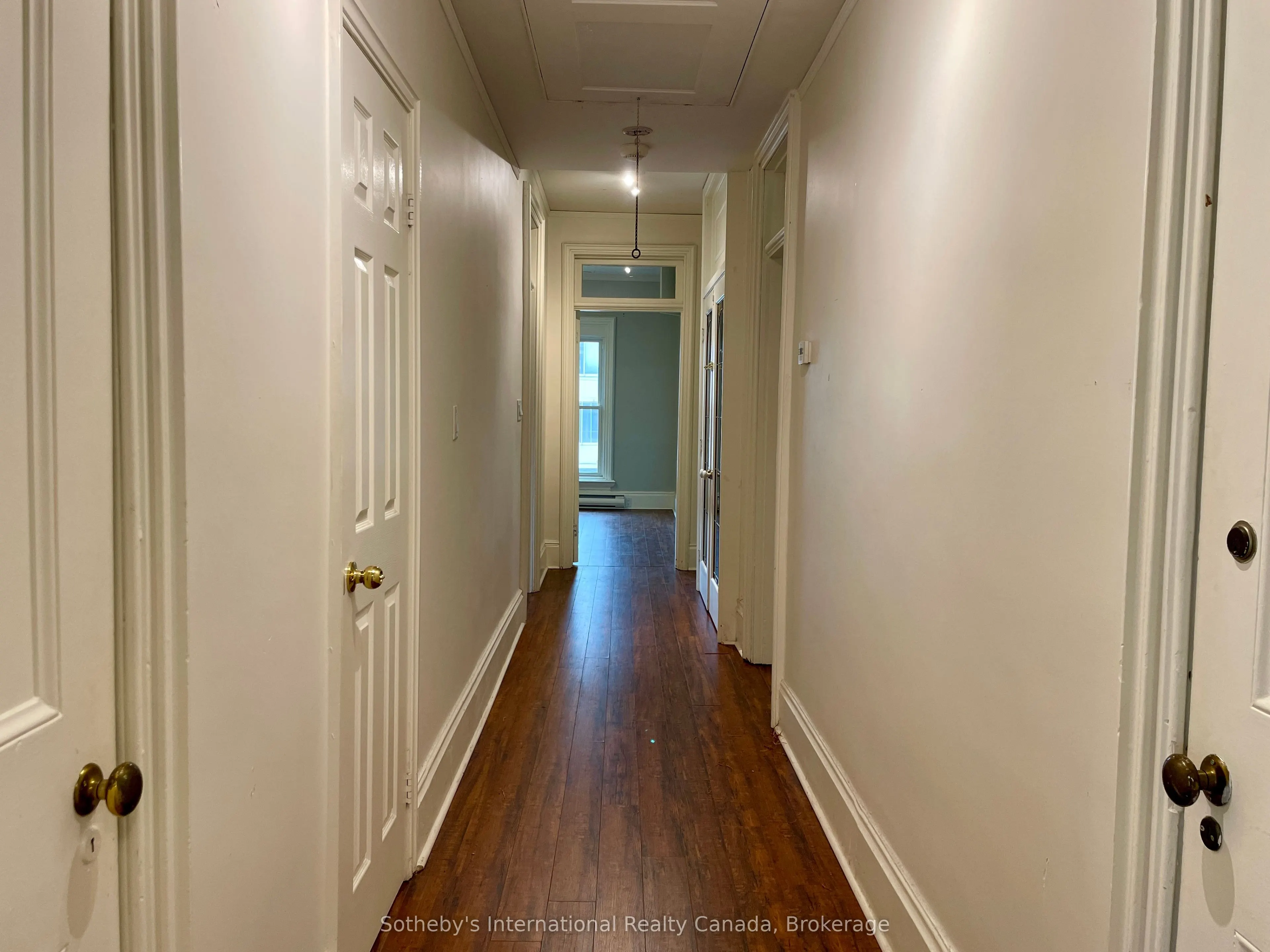 203 MacNab Street S, #7