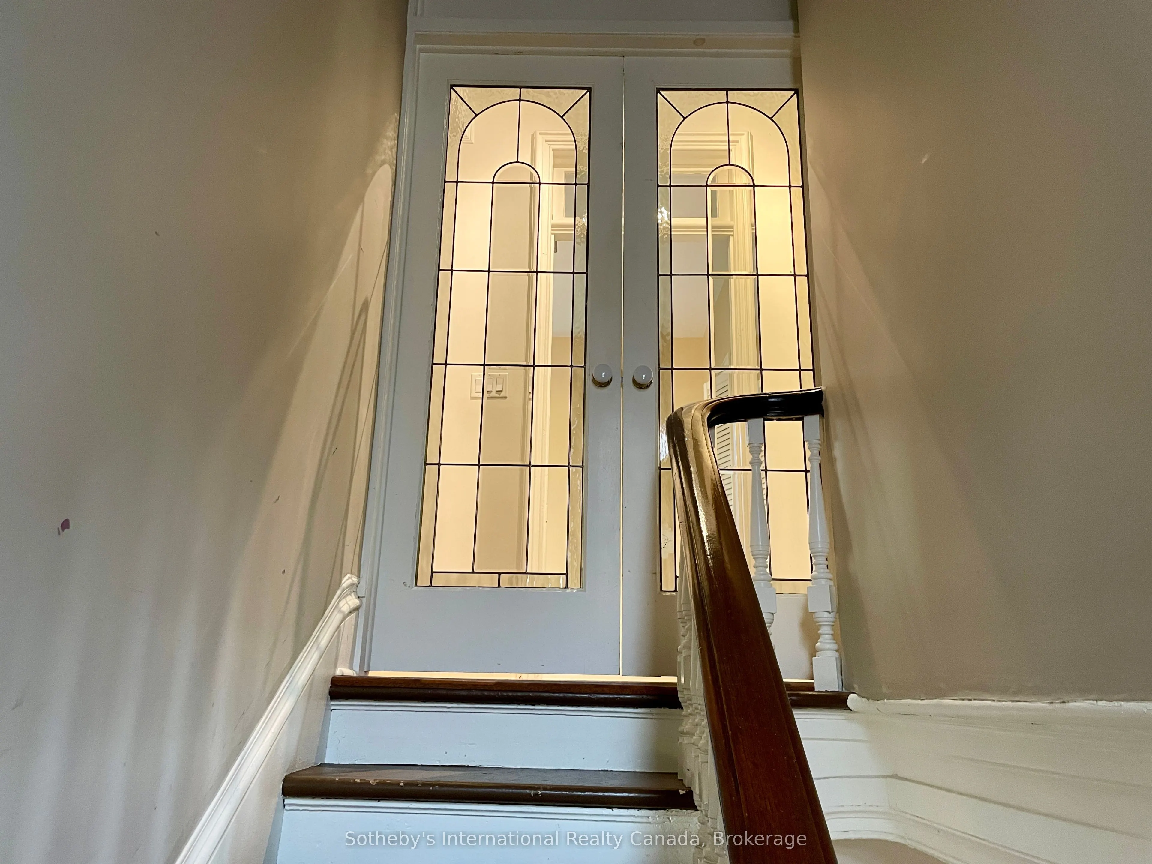 203 MacNab Street S, #7