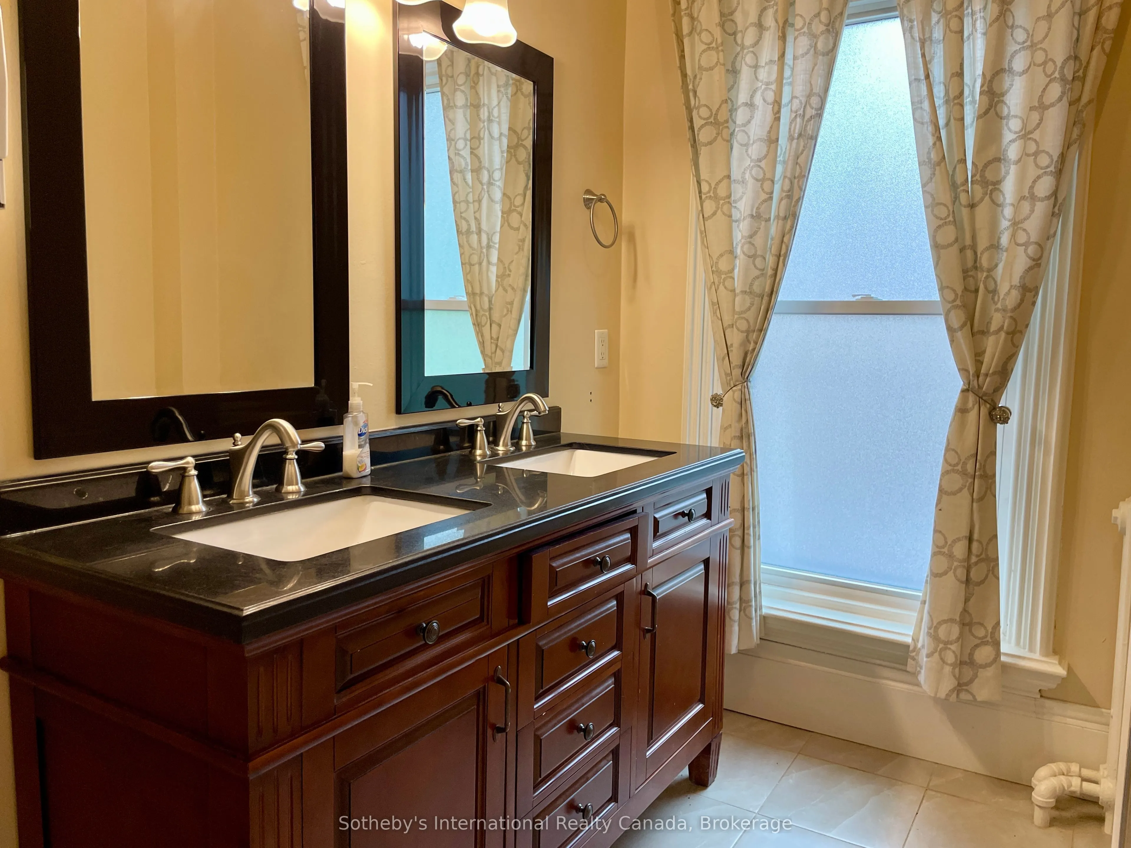 203 MacNab Street S, #7