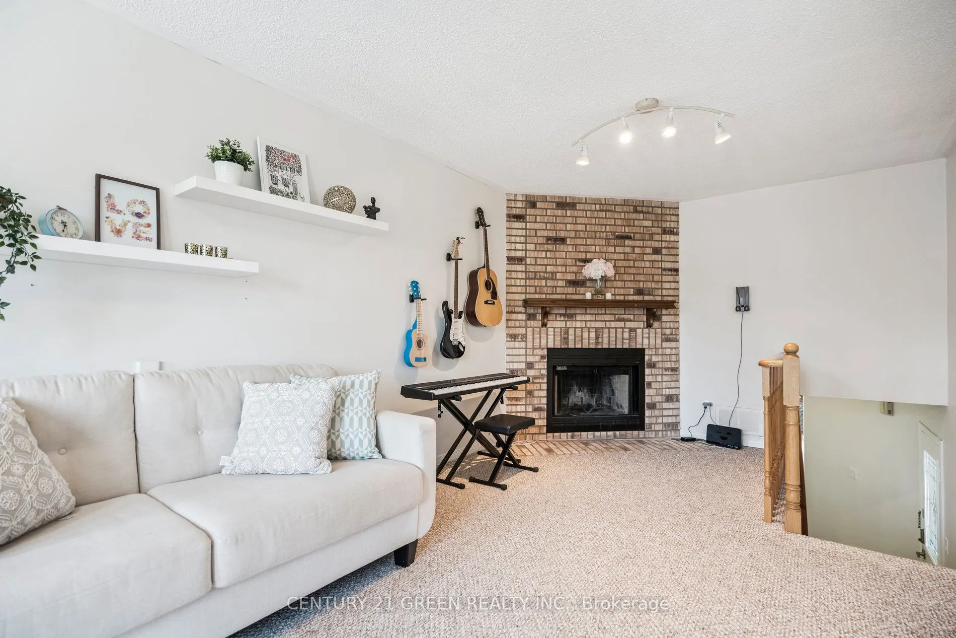 102 Niska Drive