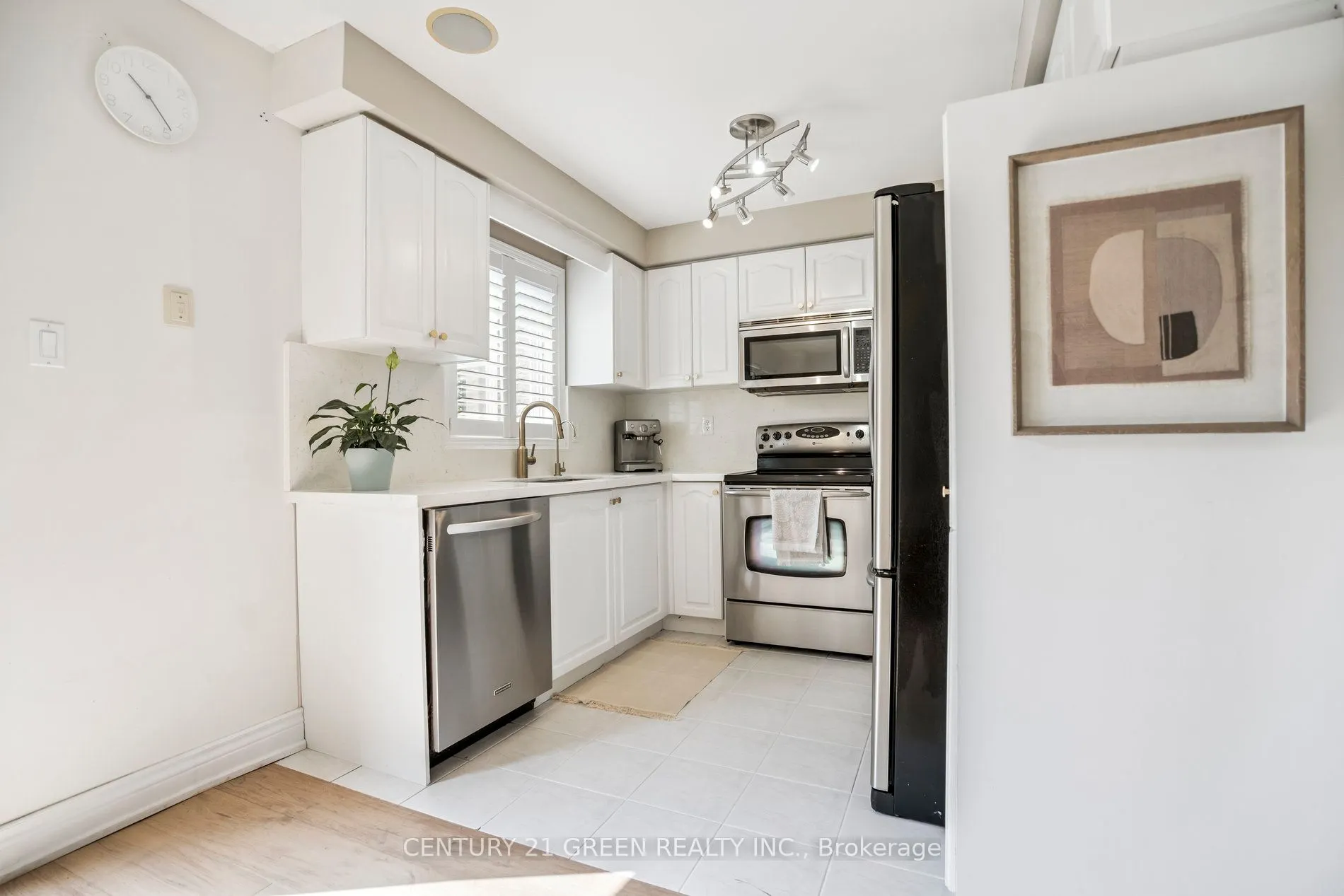 102 Niska Drive