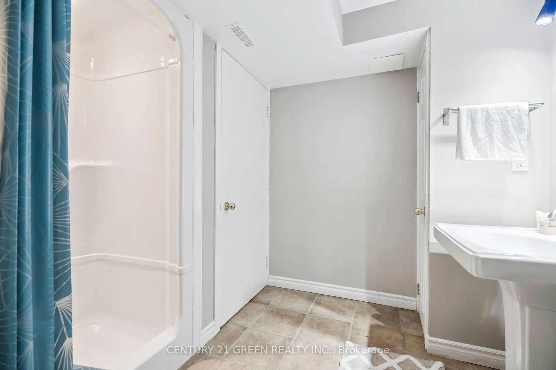 102 Niska Drive