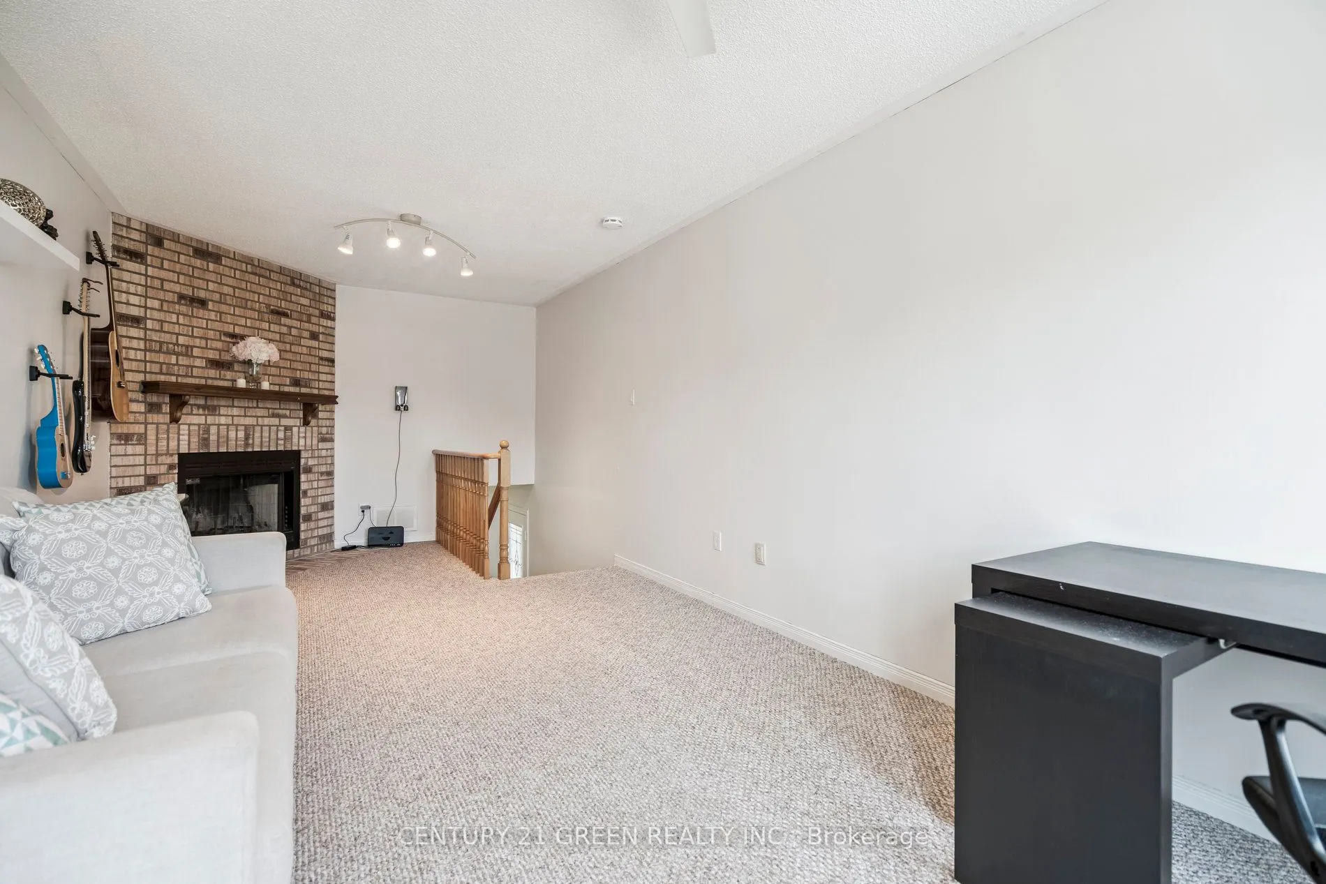 102 Niska Drive