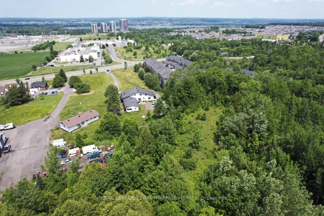 1016 Old Montreal Road