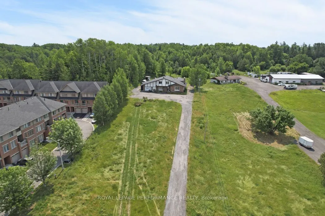 1016 Old Montreal Road