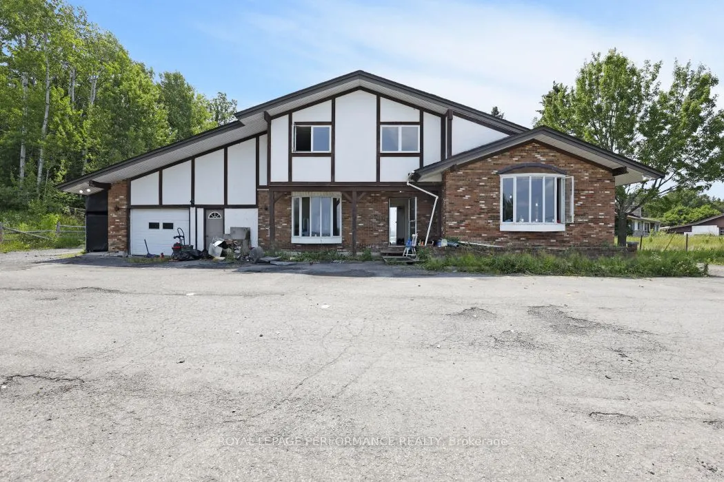 1016 Old Montreal Road