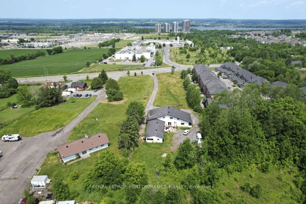 1016 Old Montreal Road